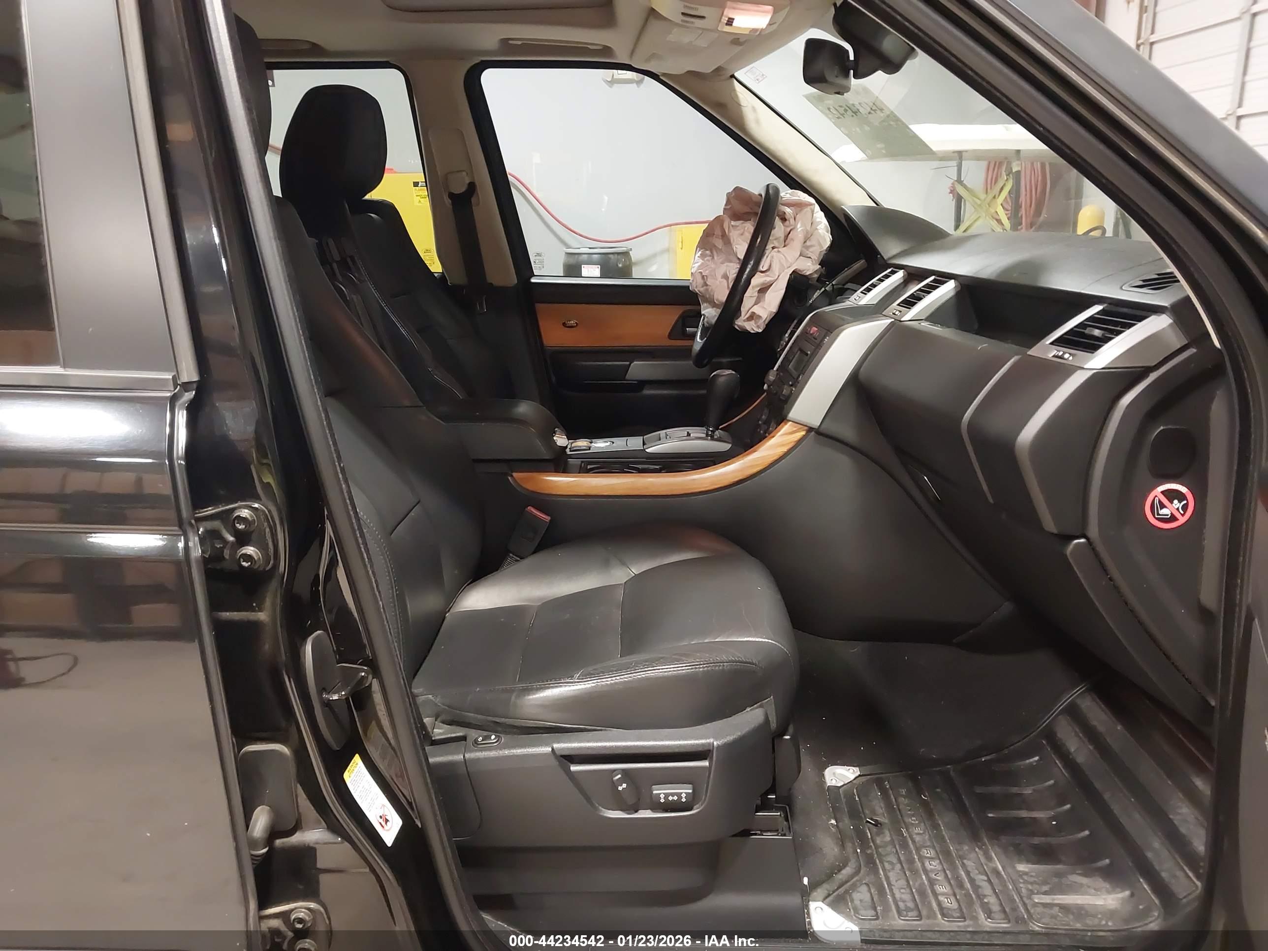 LAND ROVER image 5