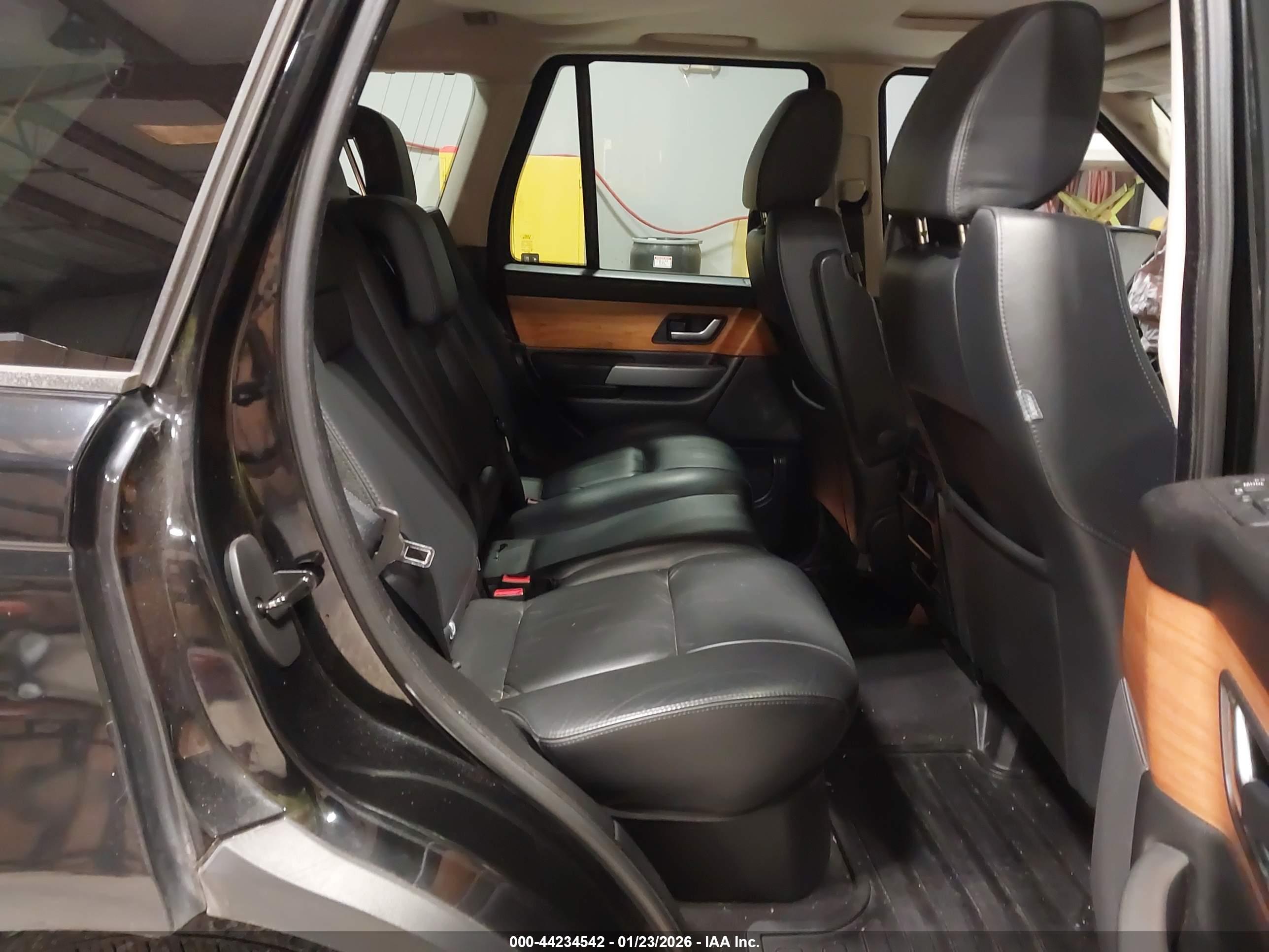 LAND ROVER image 8