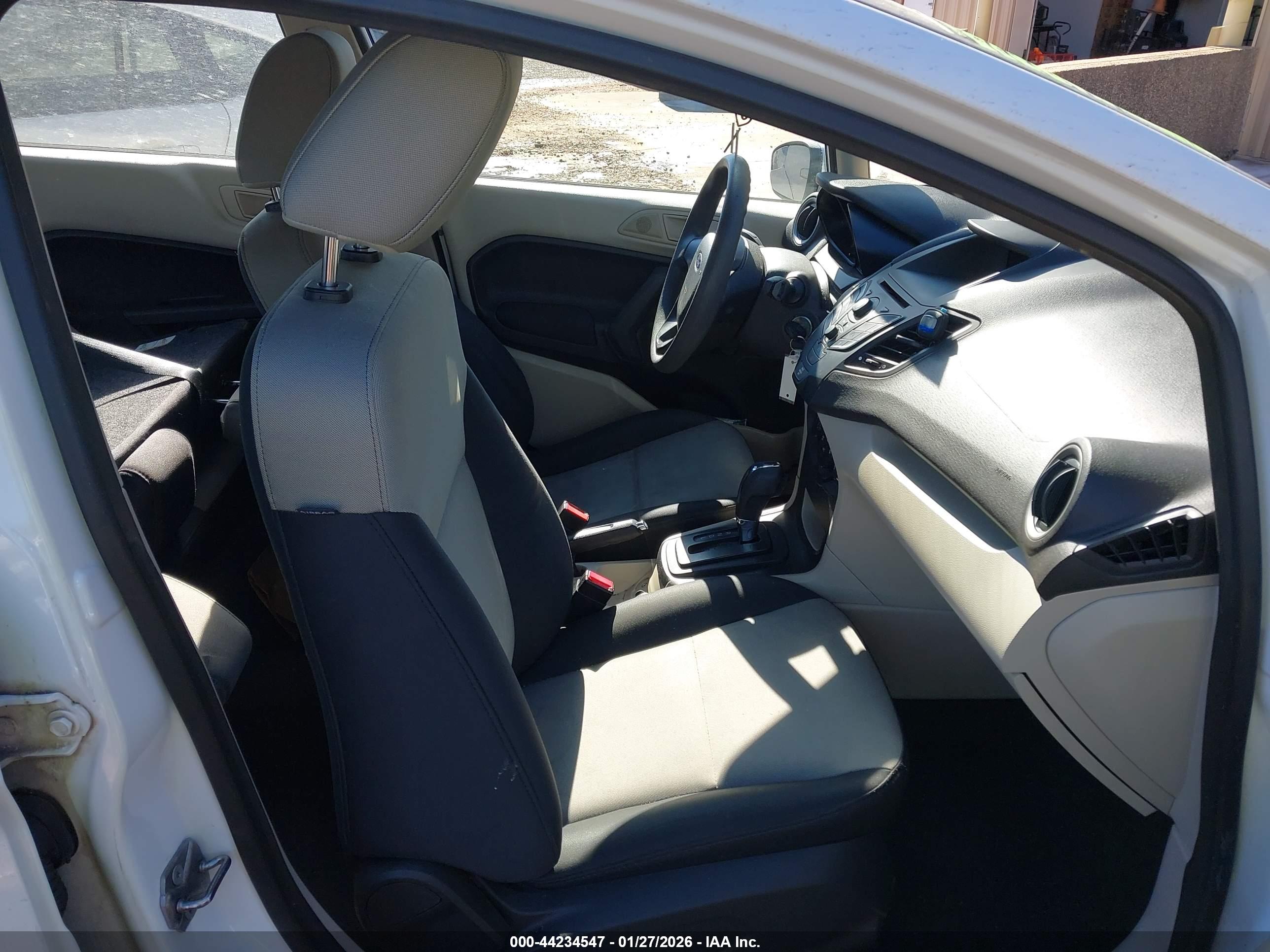 FORD FIESTA image 5