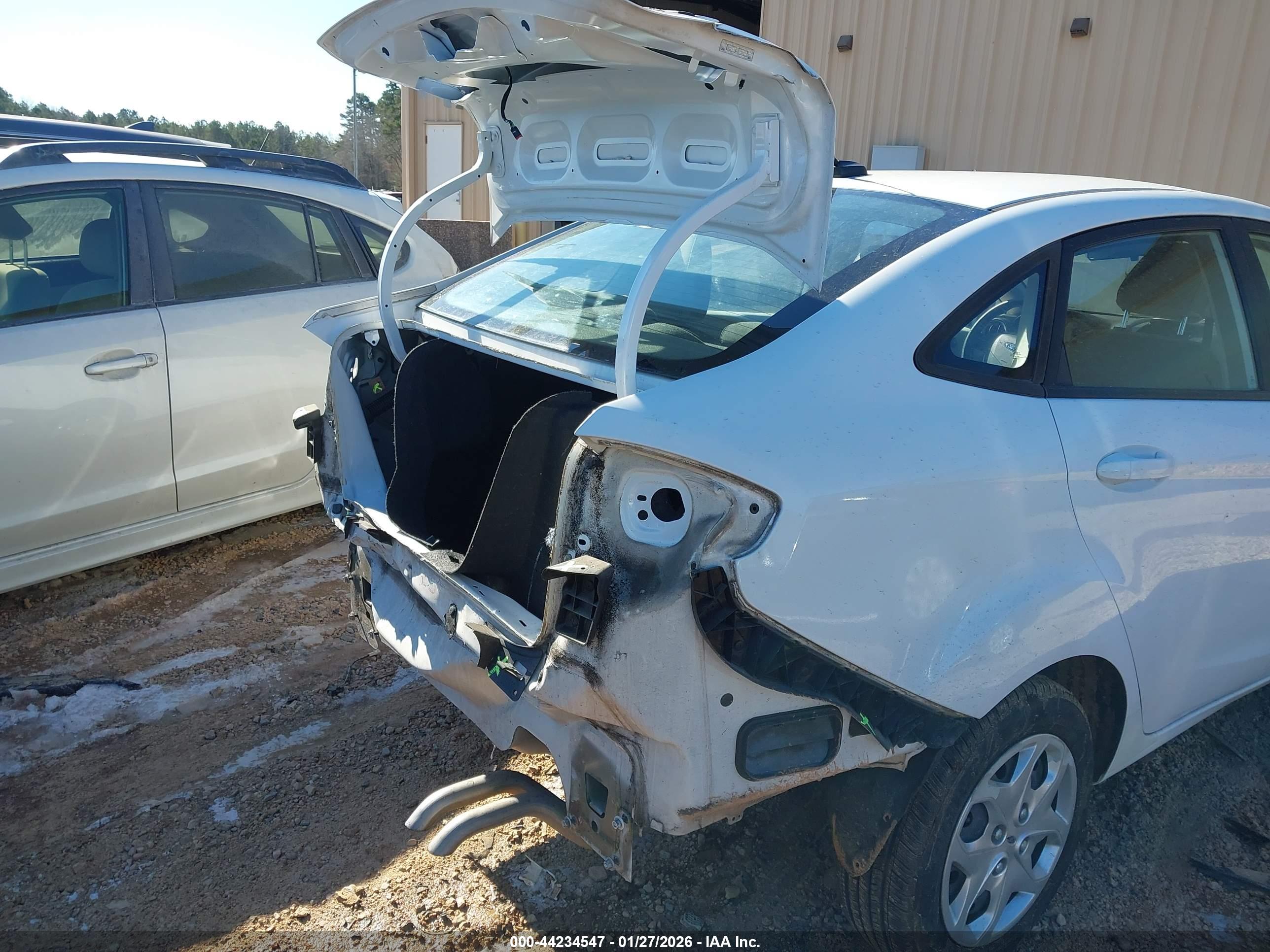 FORD FIESTA image 6