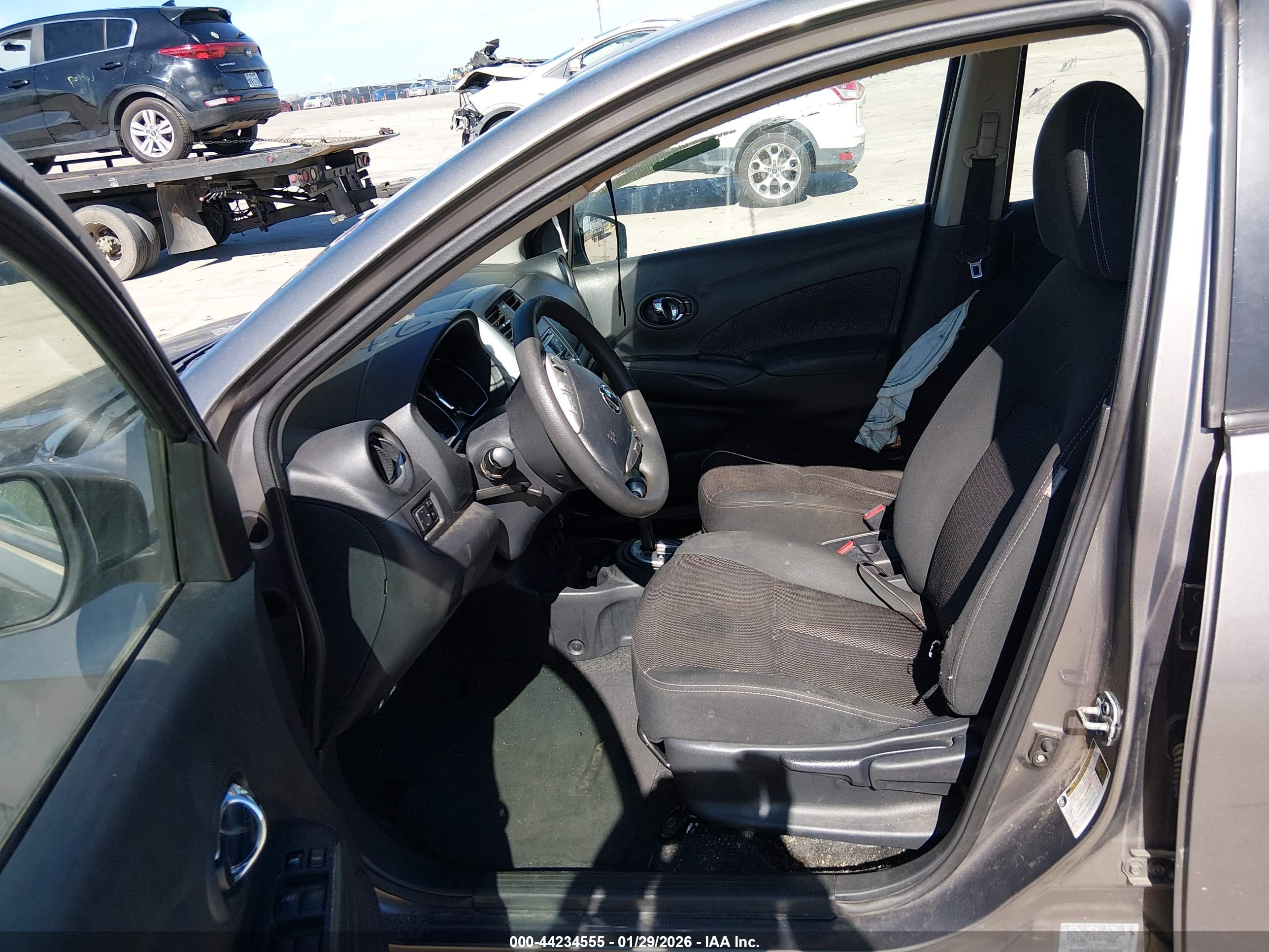 NISSAN VERSA image 5