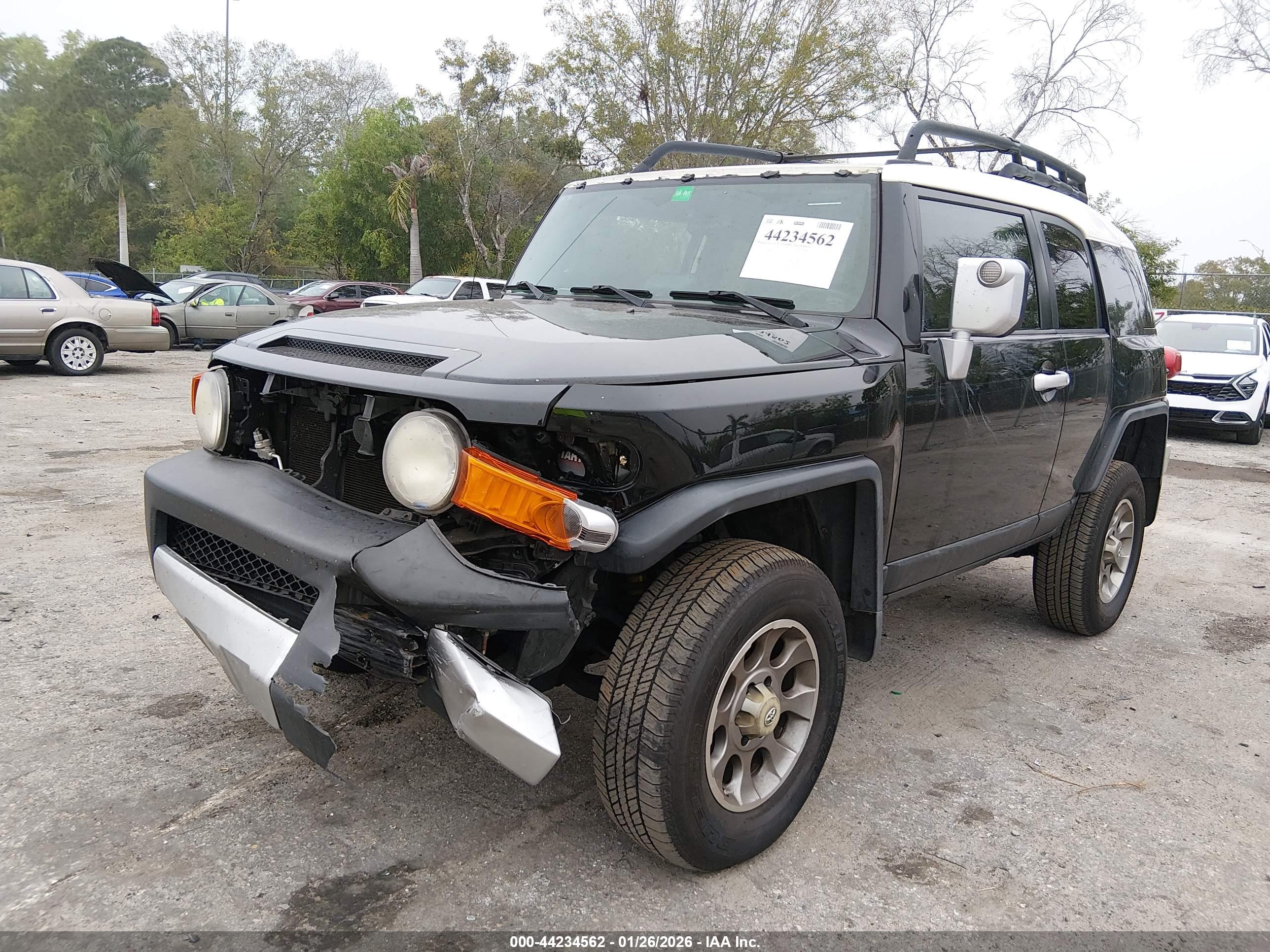 TOYOTA FJ image 2