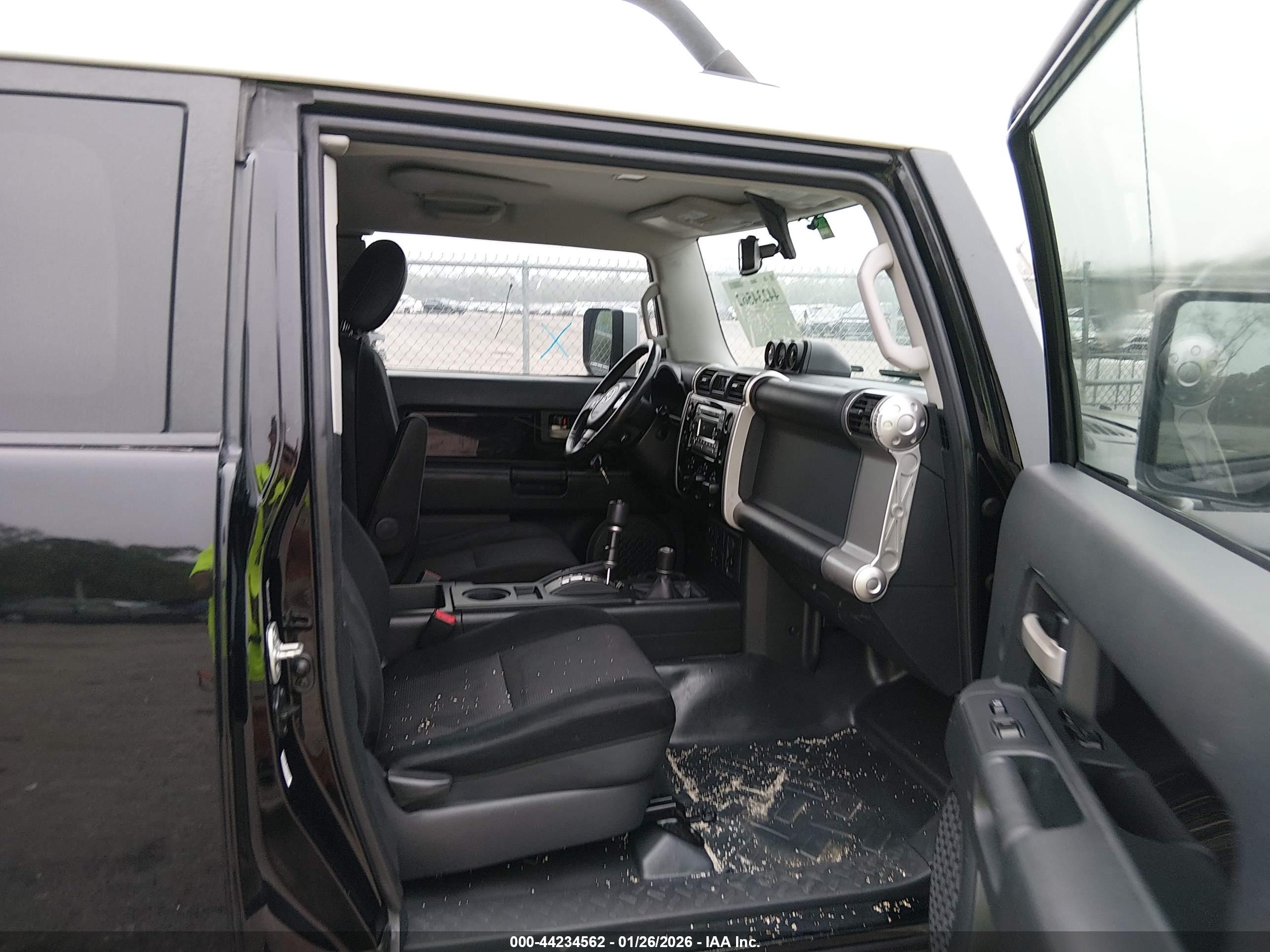 TOYOTA FJ image 5