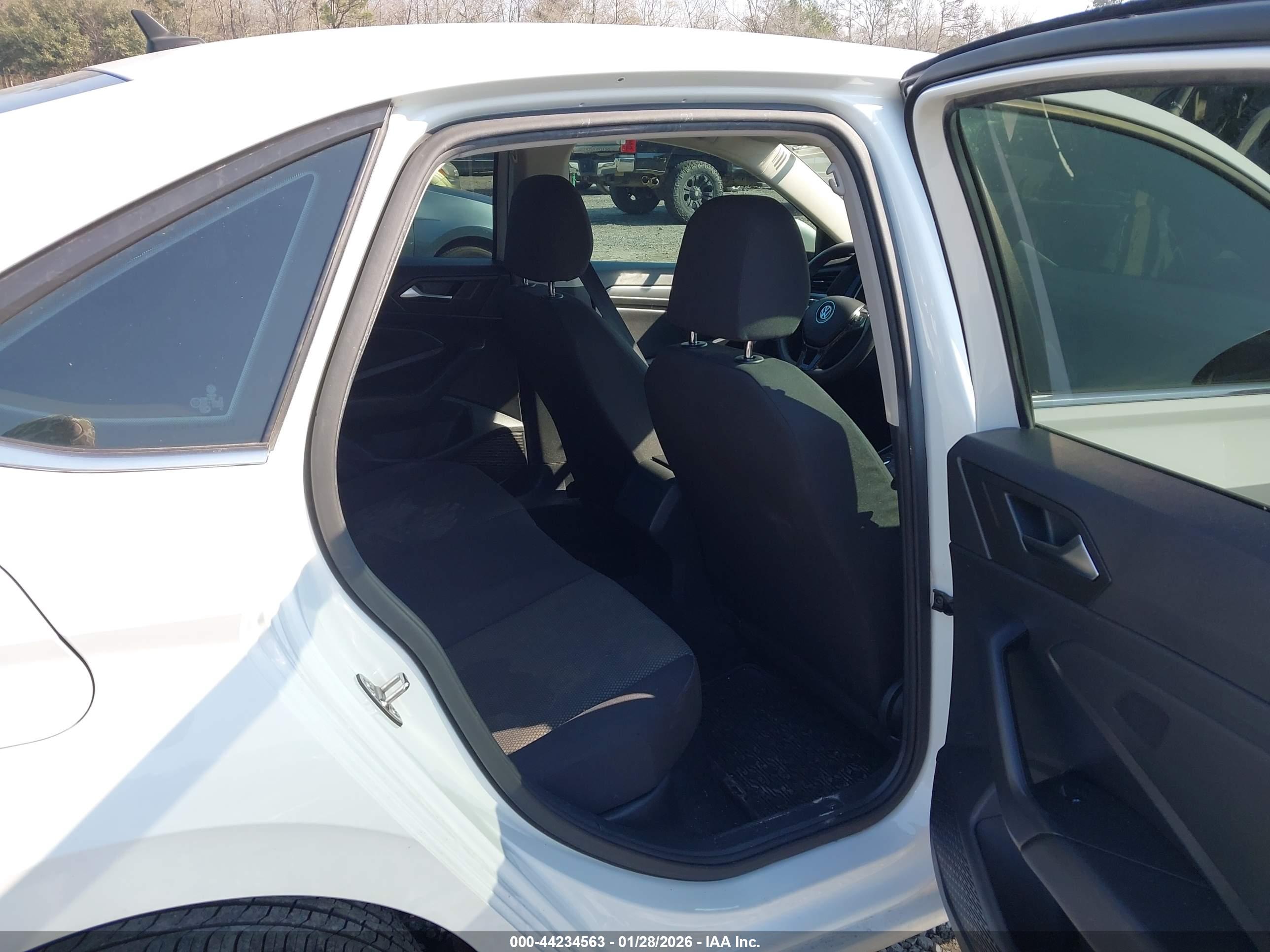 VOLKSWAGEN JETTA image 8