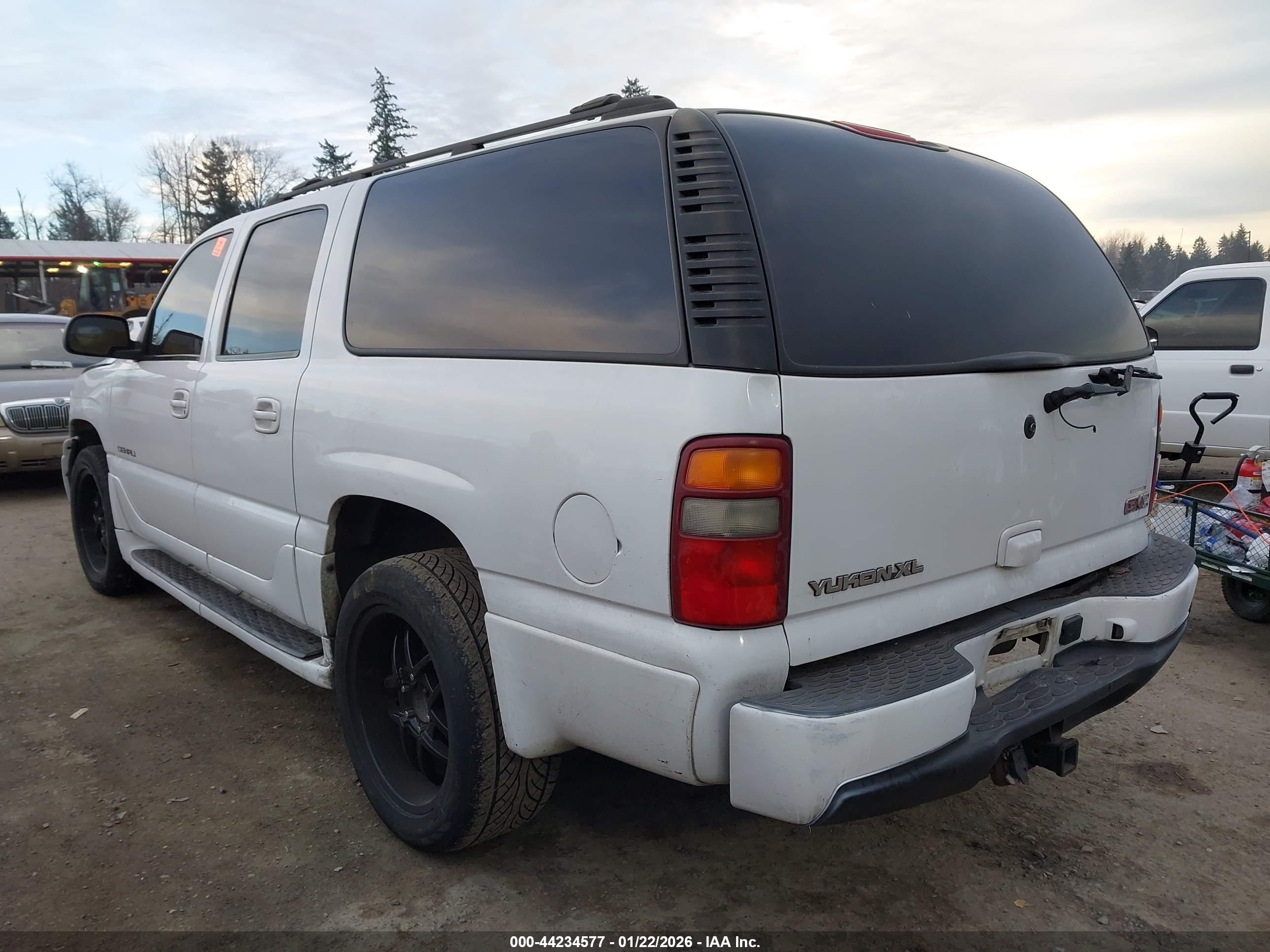 GMC YUKON image 3