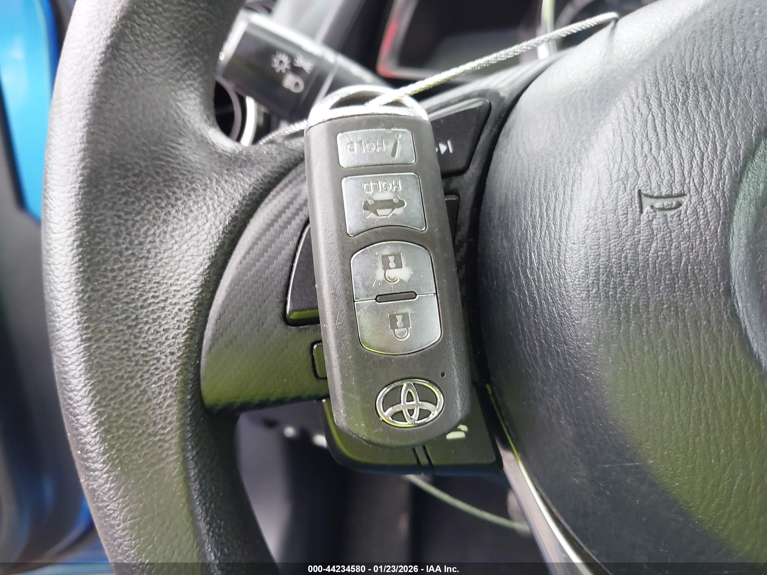 TOYOTA YARIS image 11