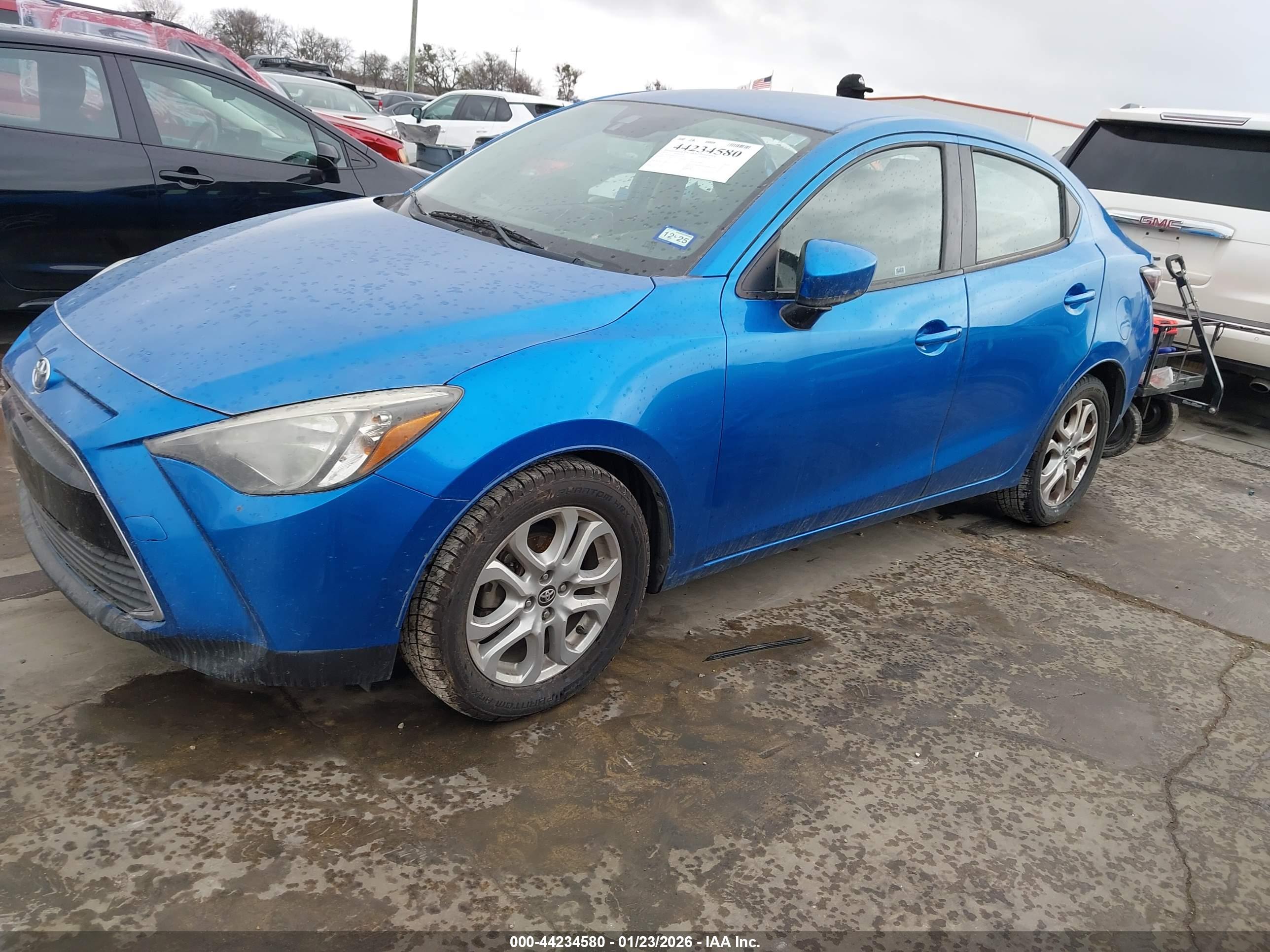 TOYOTA YARIS image 2