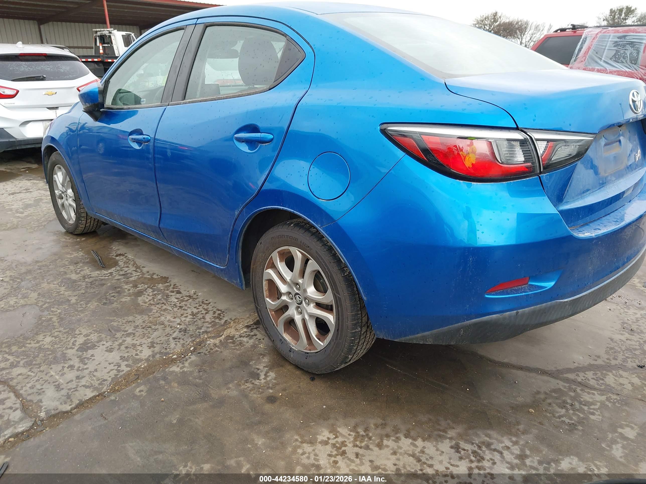TOYOTA YARIS image 3