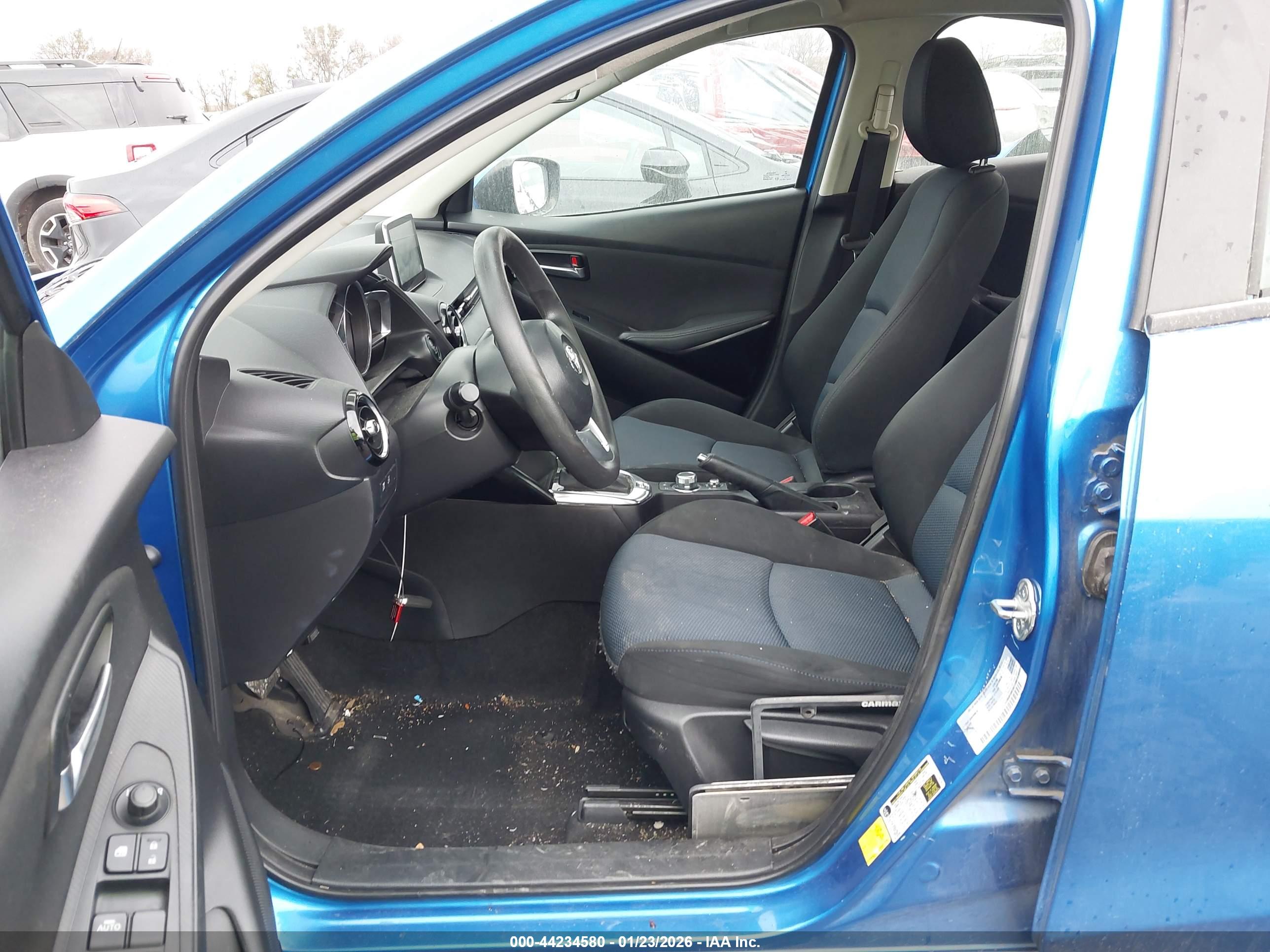 TOYOTA YARIS image 5