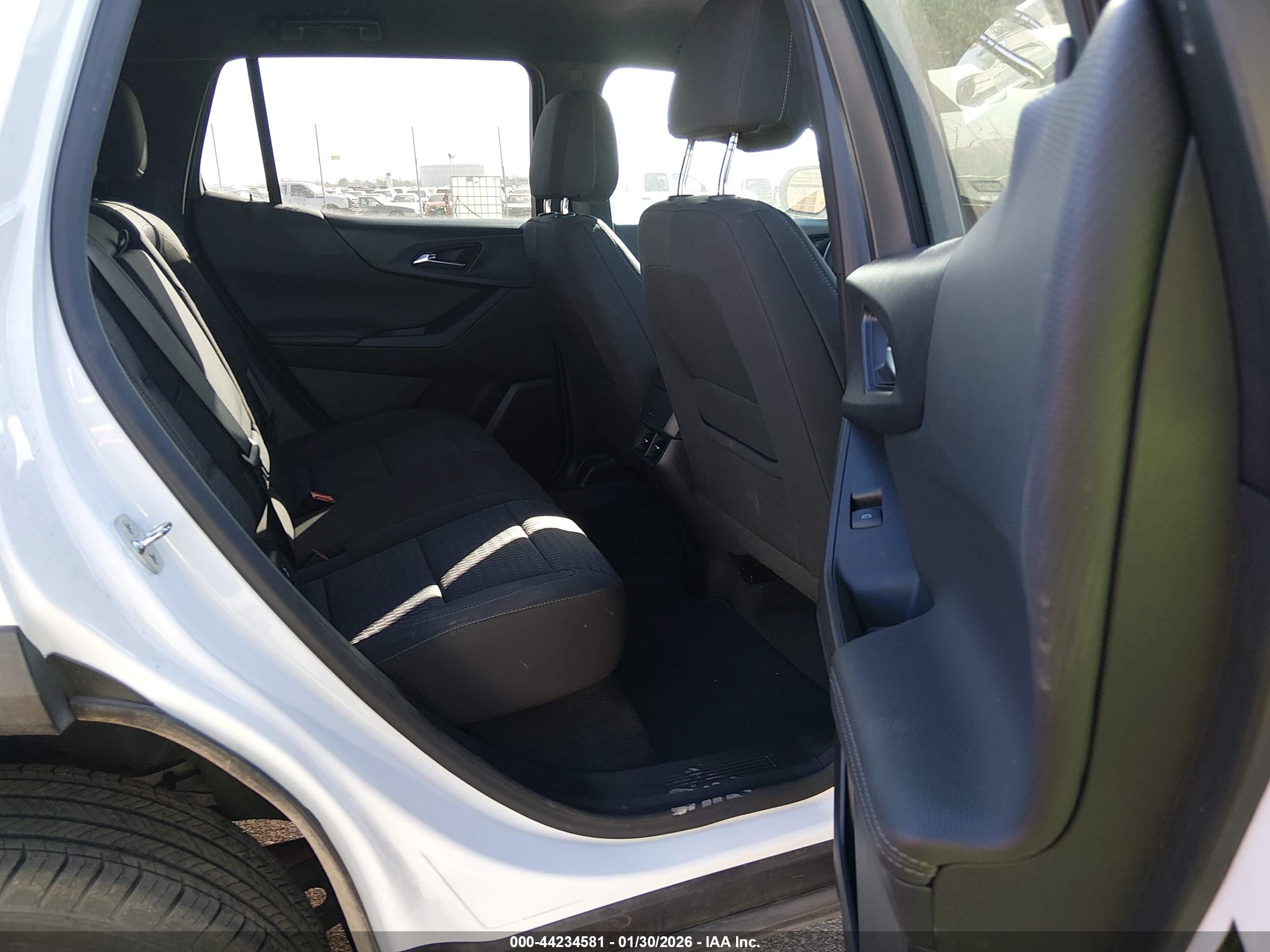CHEVROLET EQUINOX image 8