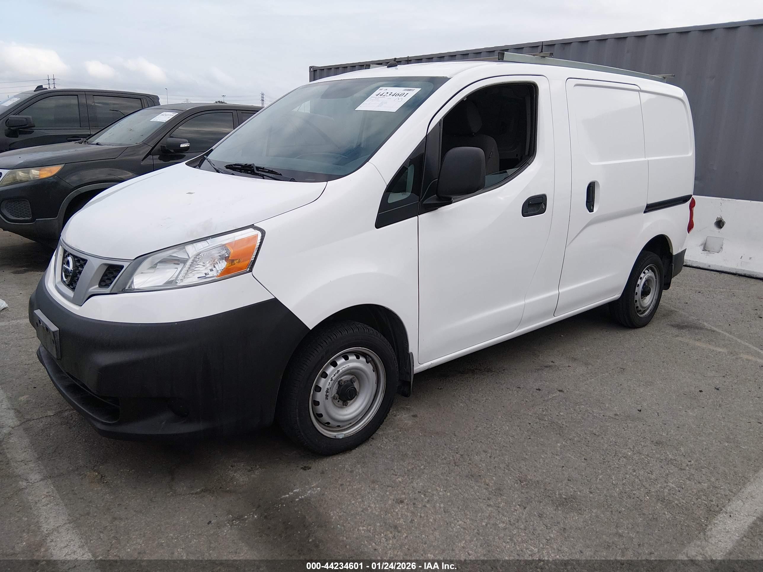 NISSAN NV200 image 2
