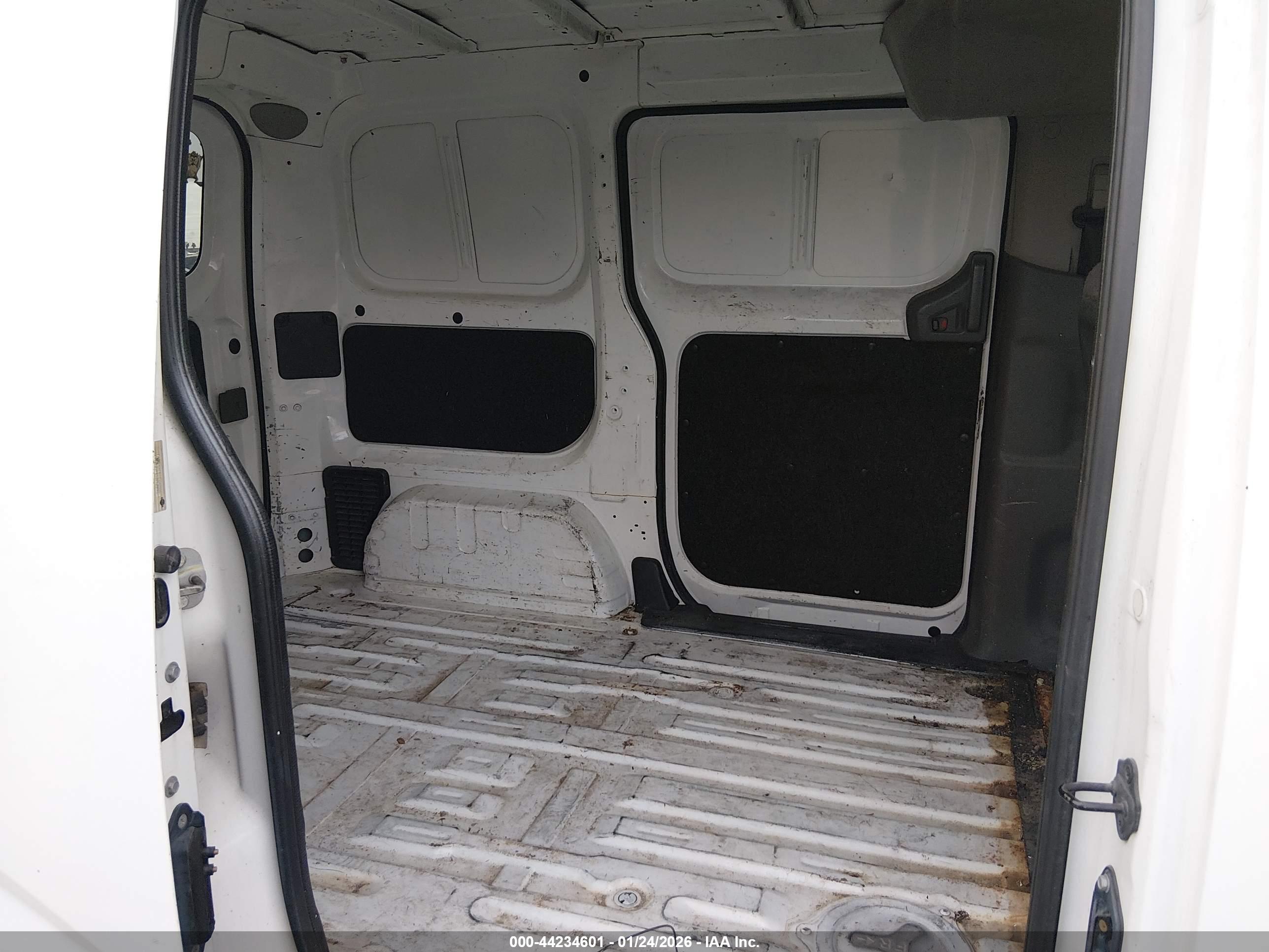 NISSAN NV200 image 8