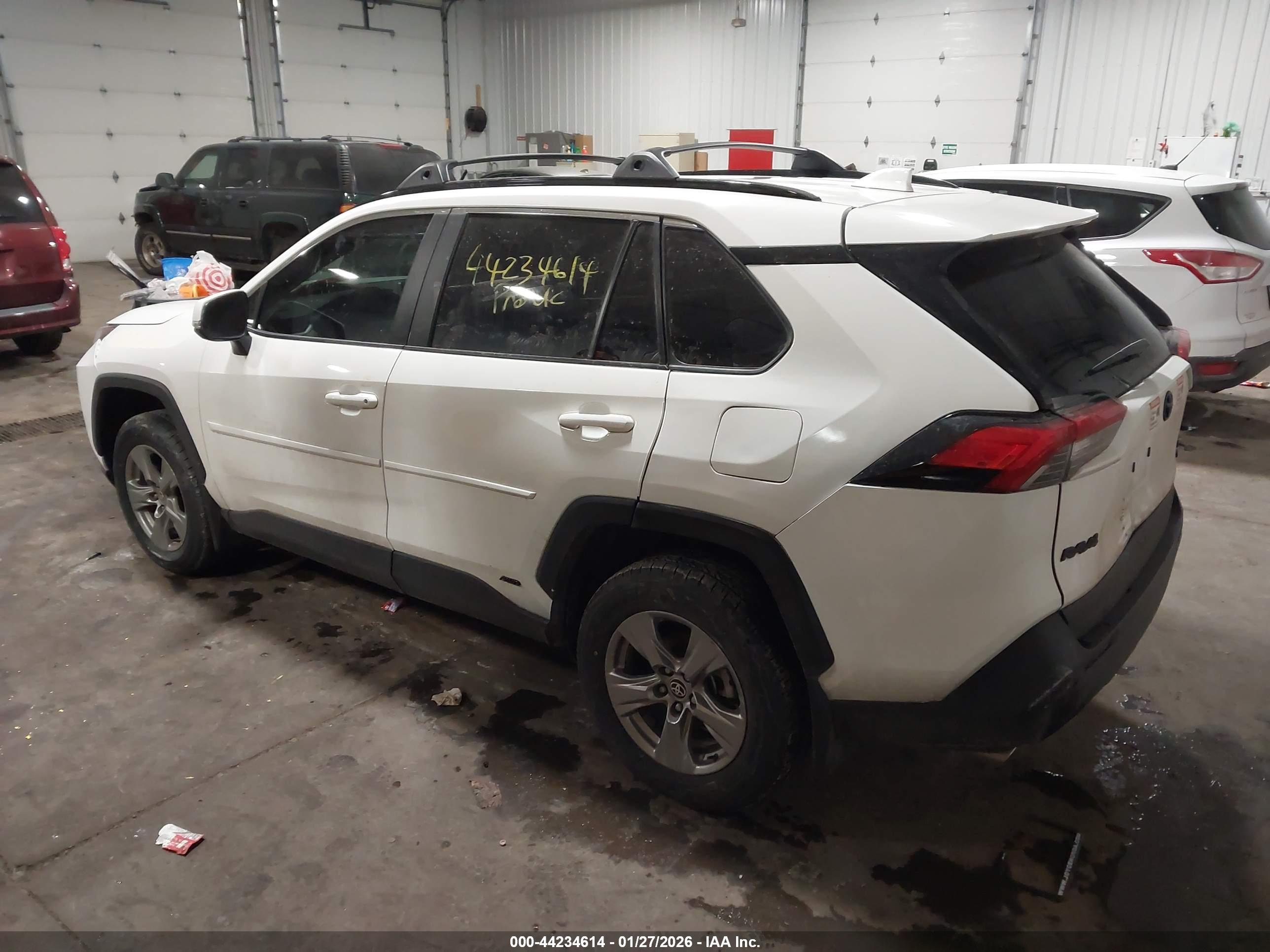 TOYOTA RAV4 image 3