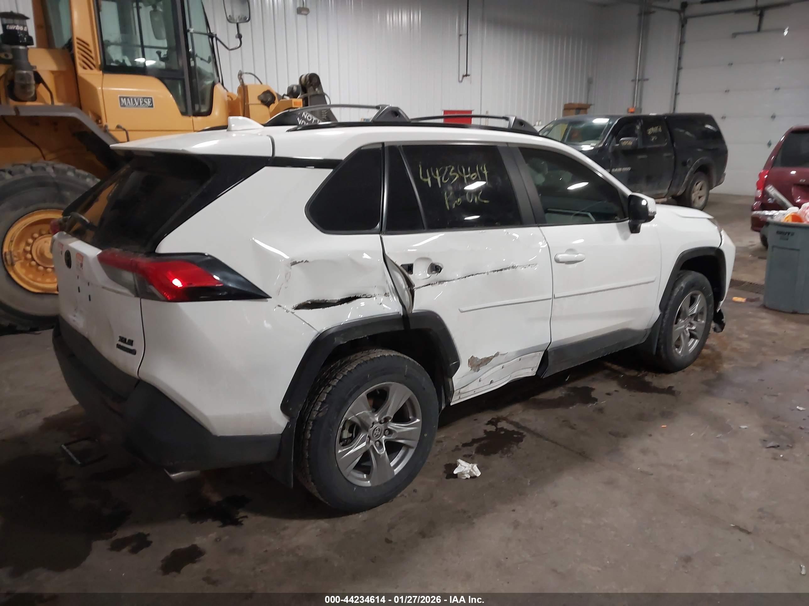 TOYOTA RAV4 image 4