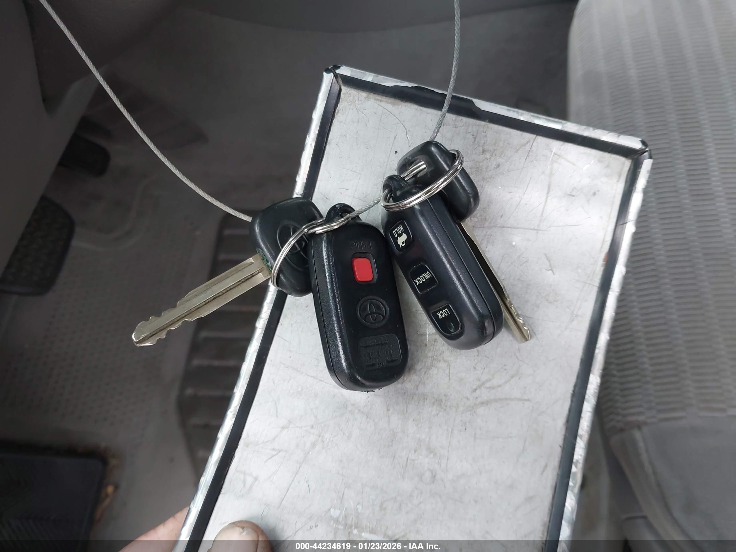 TOYOTA CAMRY image 11