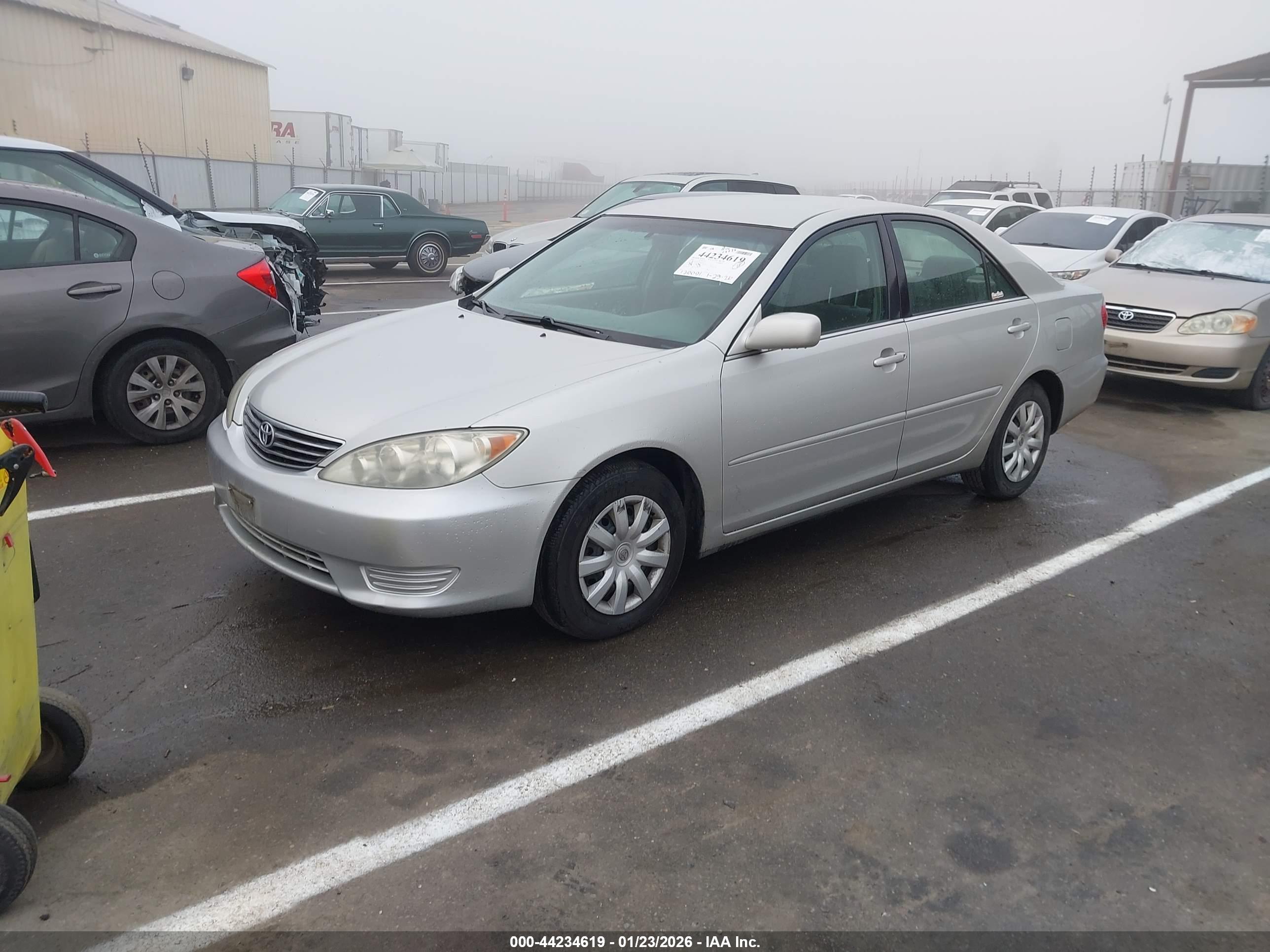 TOYOTA CAMRY image 2