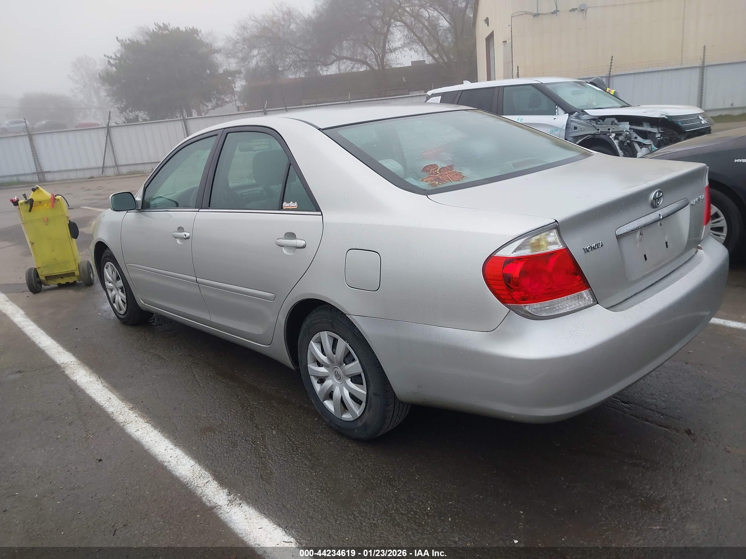 TOYOTA CAMRY image 3