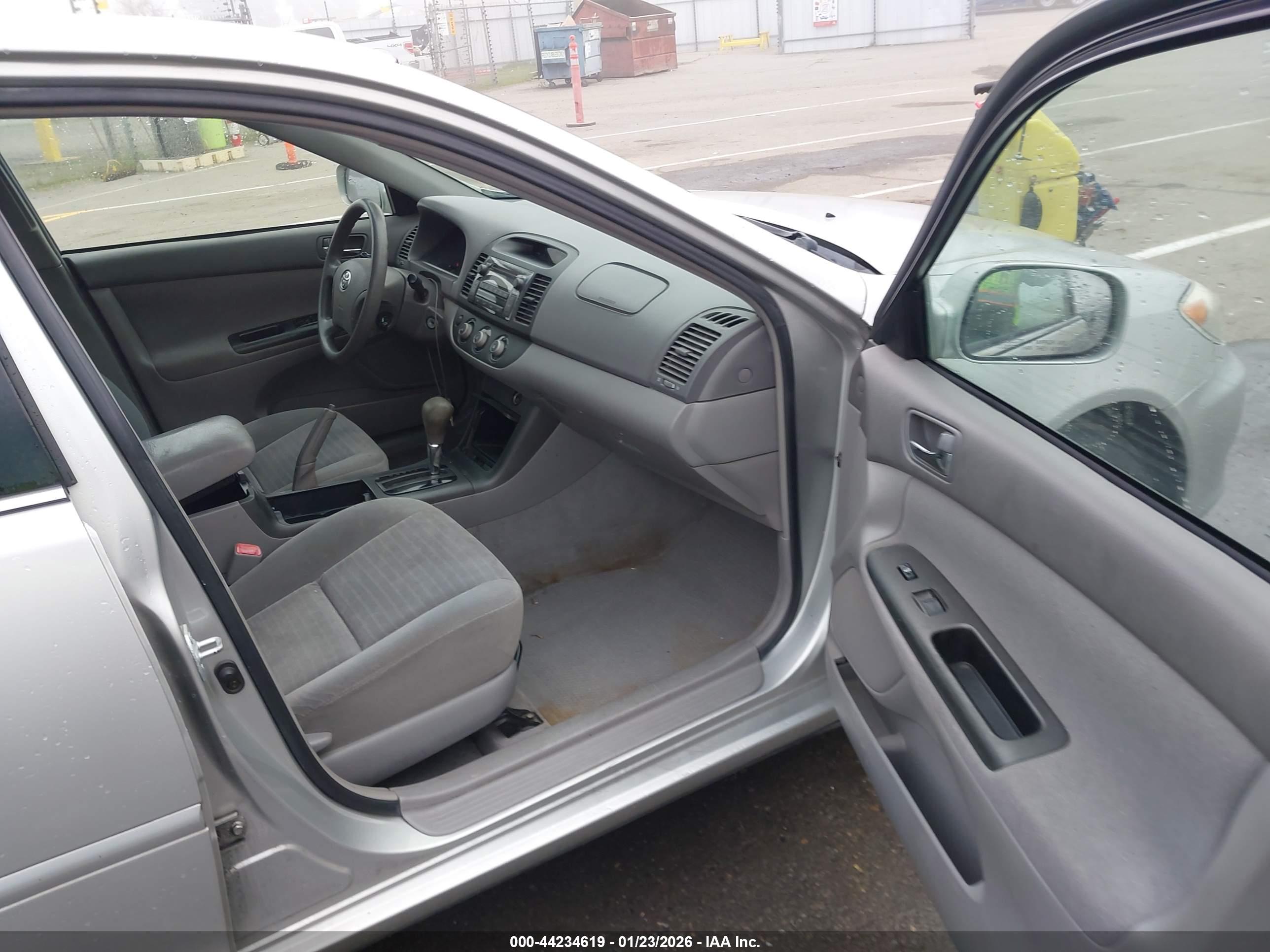 TOYOTA CAMRY image 5