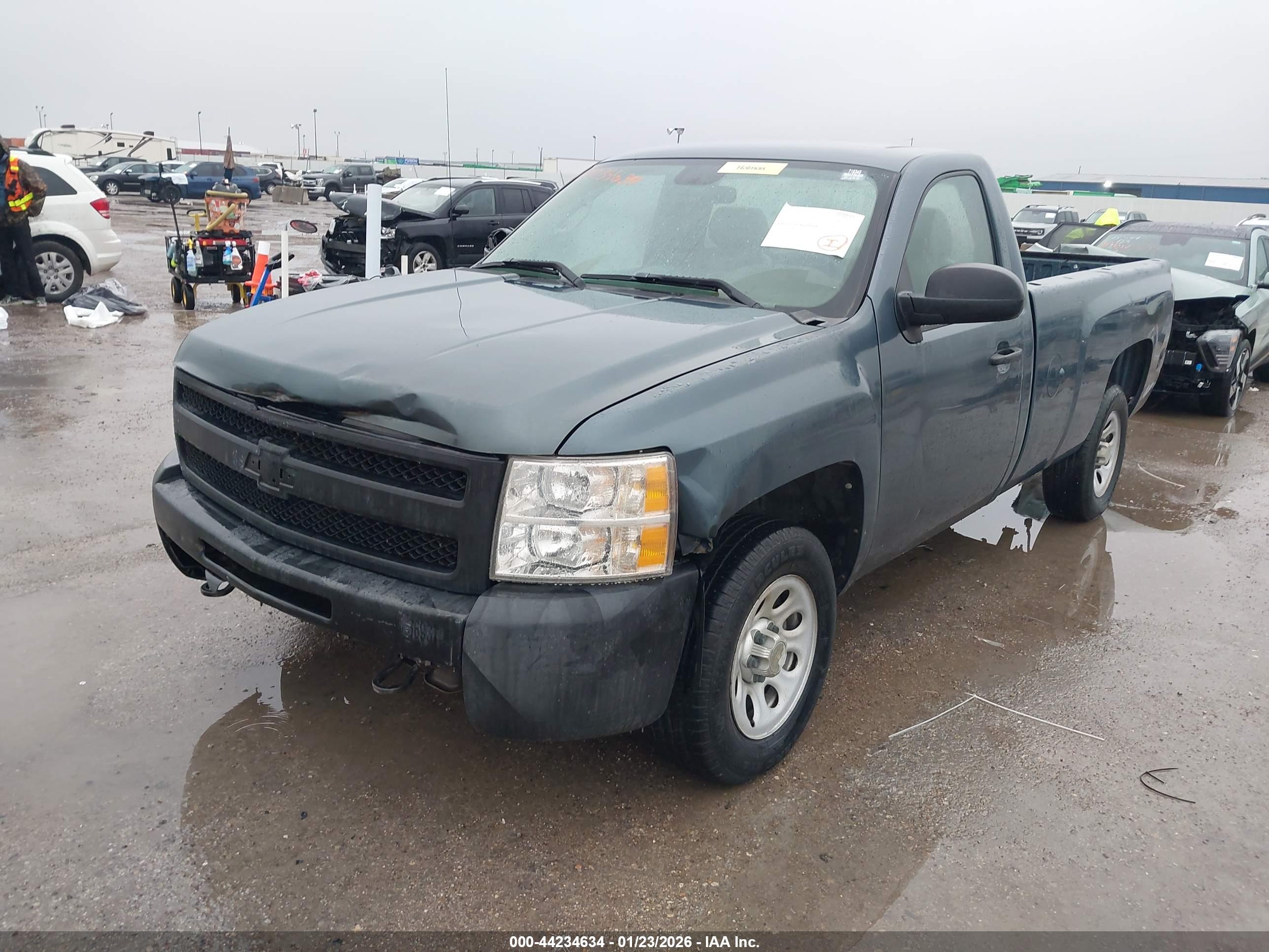 CHEVROLET SILVERADO image 2