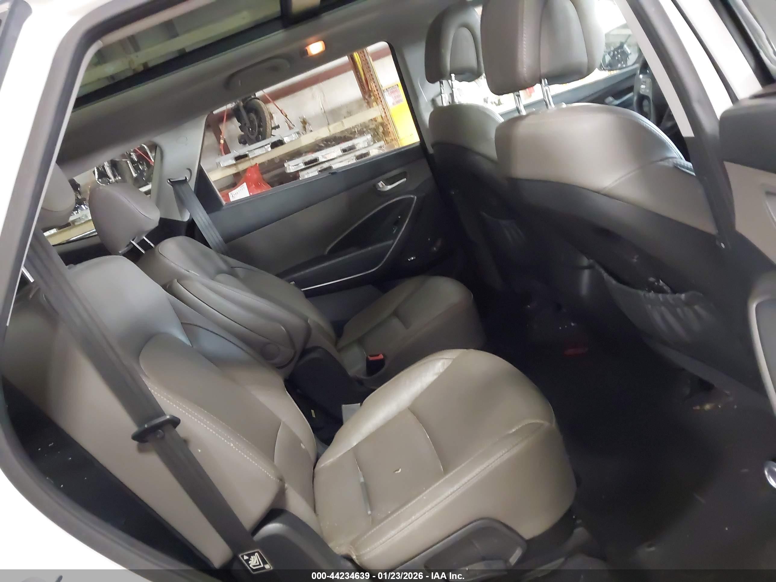 HYUNDAI SANTA image 8