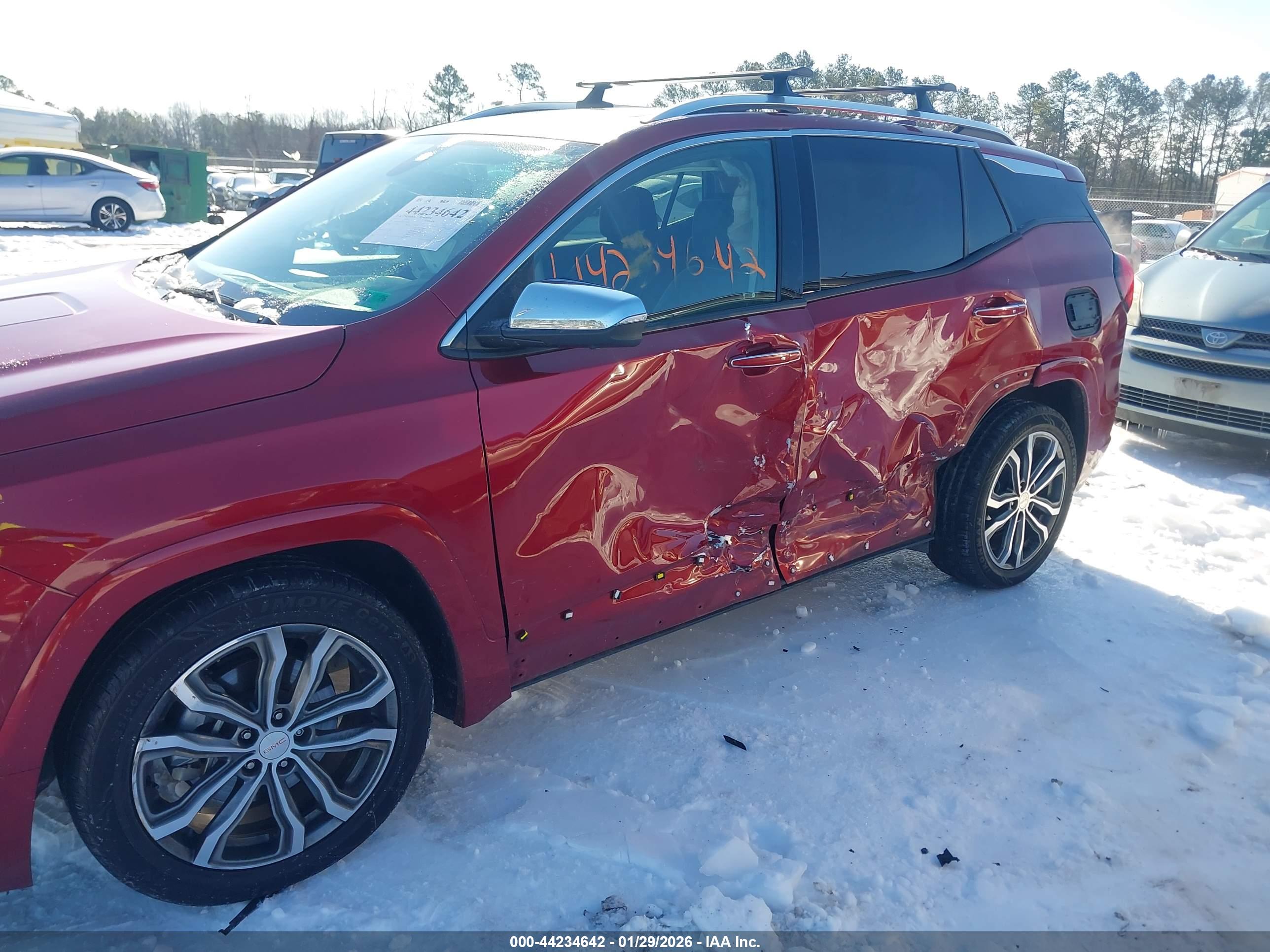 GMC TERRAIN image 6
