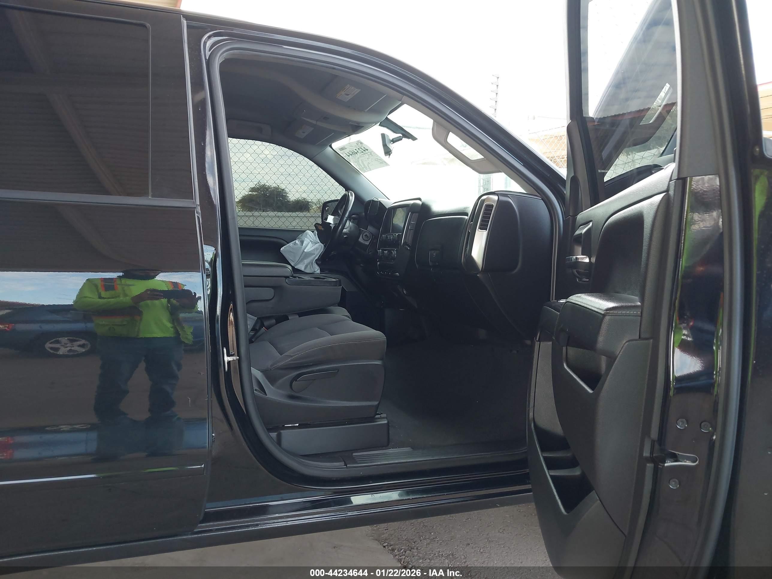 CHEVROLET SILVERADO image 5