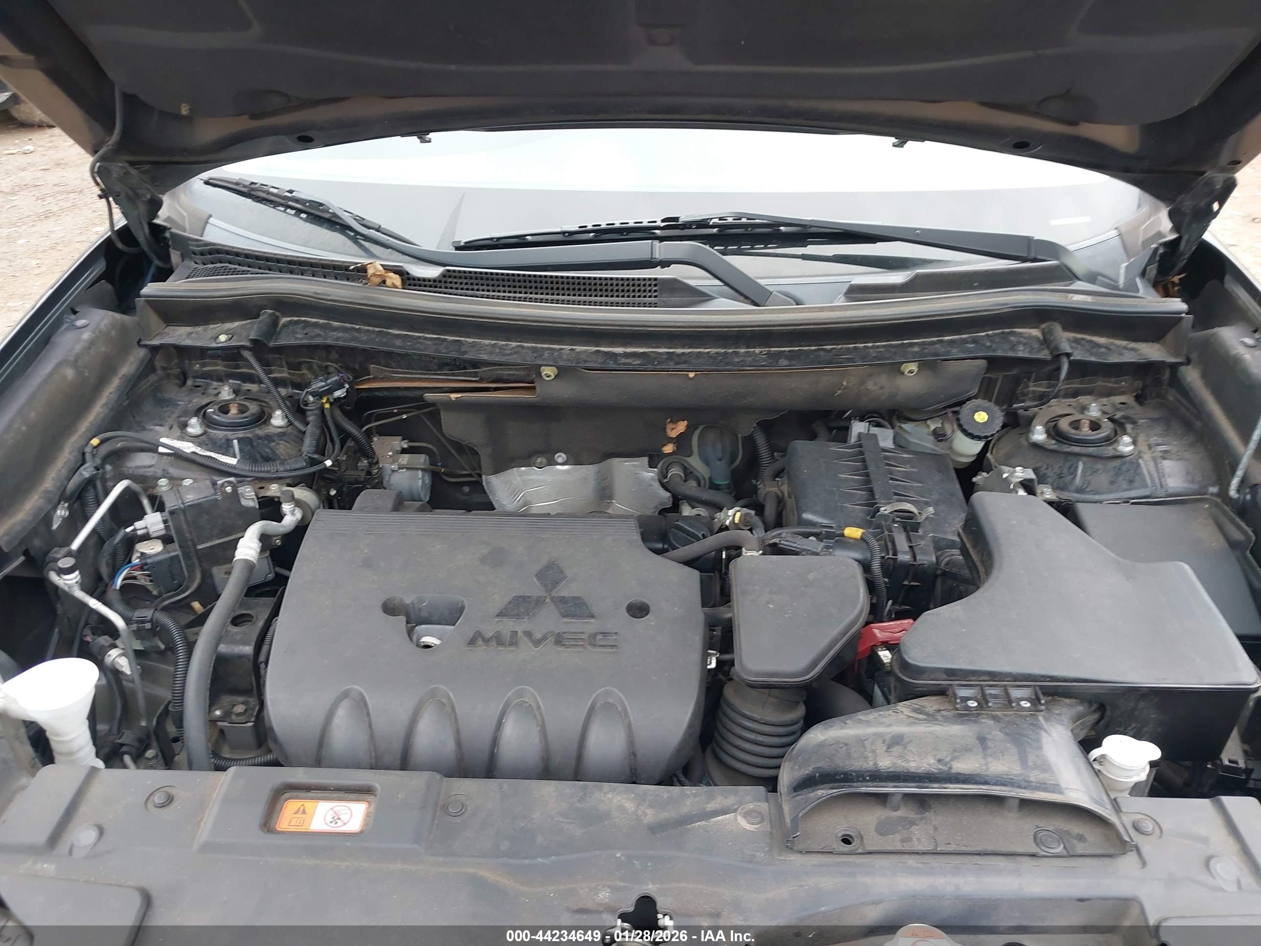 MITSUBISHI OUTLANDER image 10