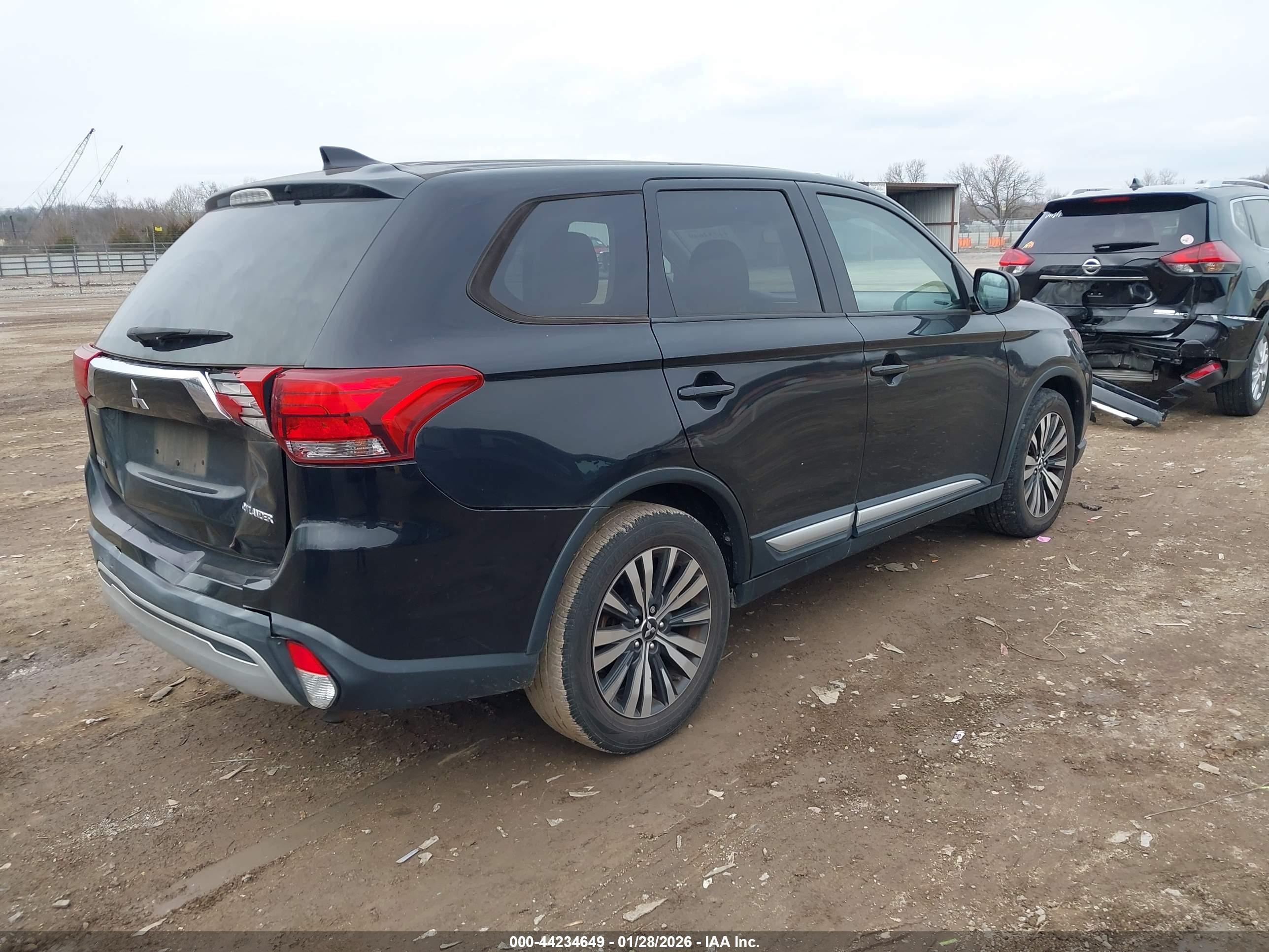 MITSUBISHI OUTLANDER image 4