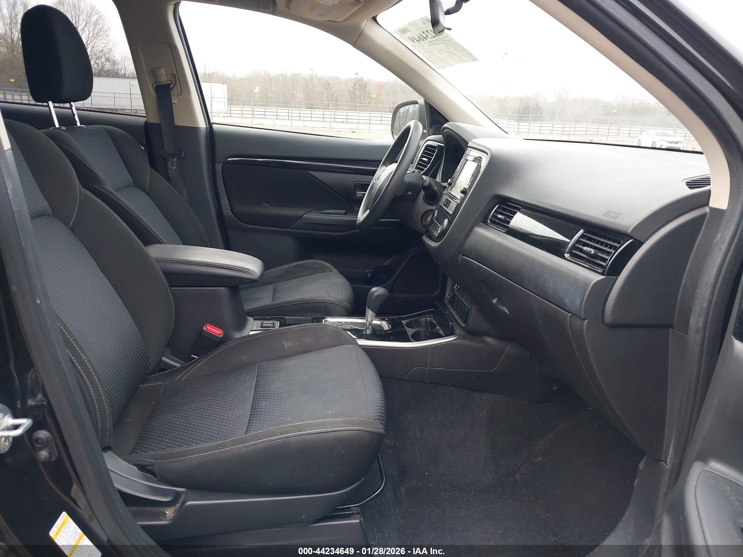 MITSUBISHI OUTLANDER image 5