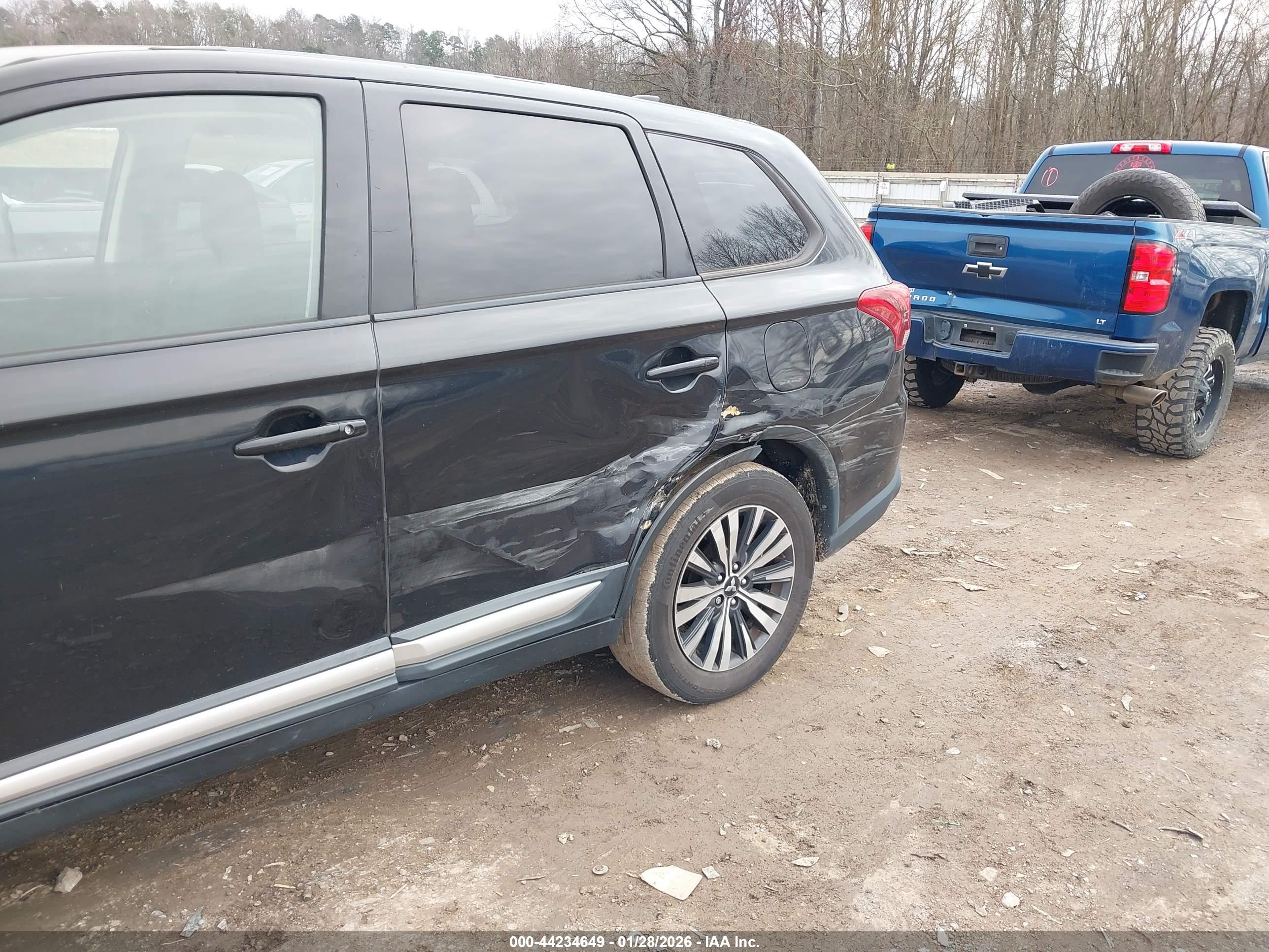 MITSUBISHI OUTLANDER image 6