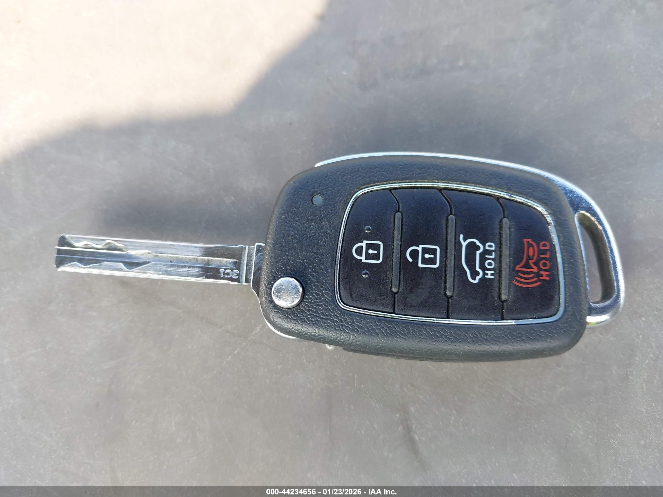 HYUNDAI TUCSON image 11