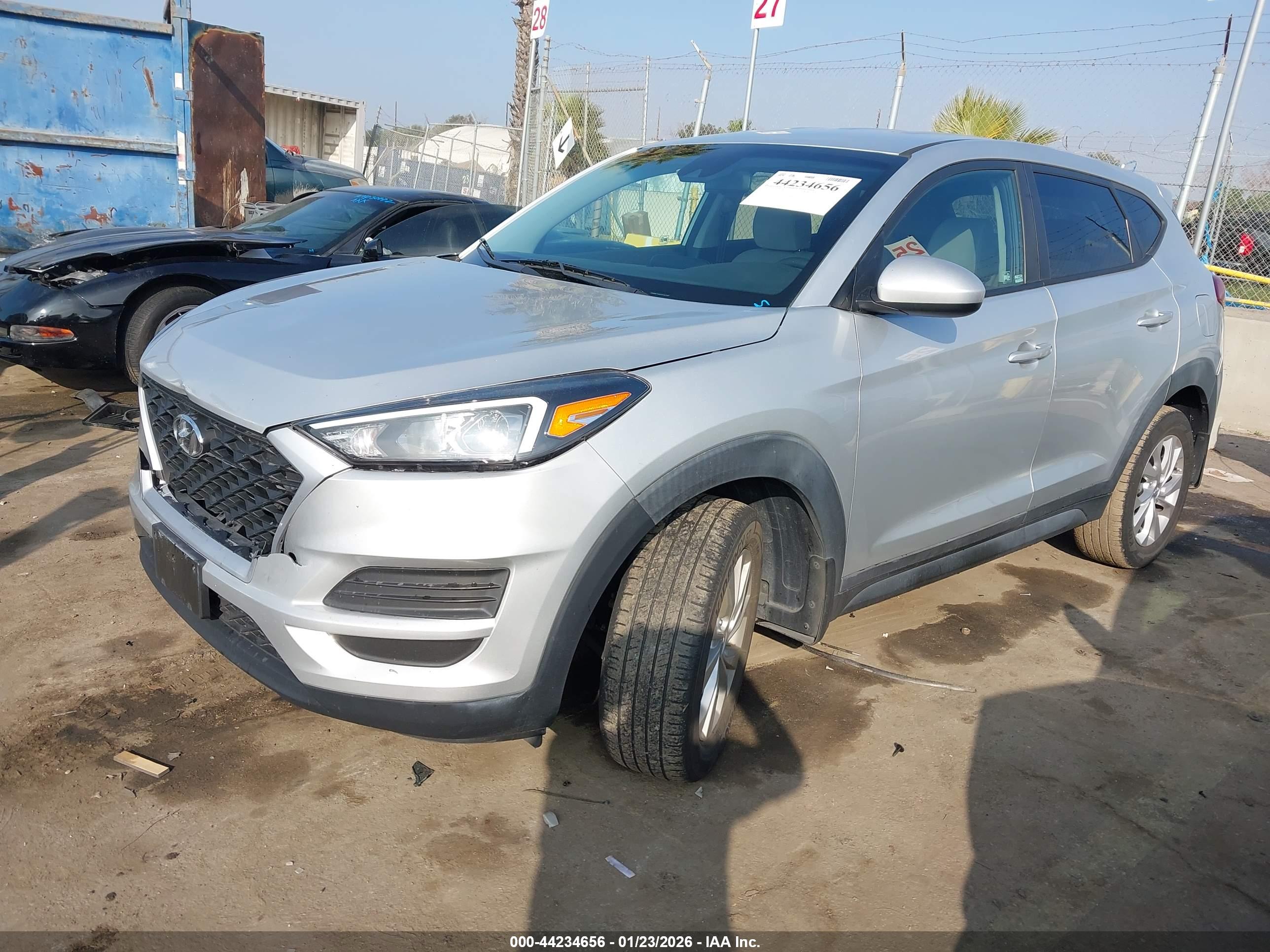 HYUNDAI TUCSON image 2