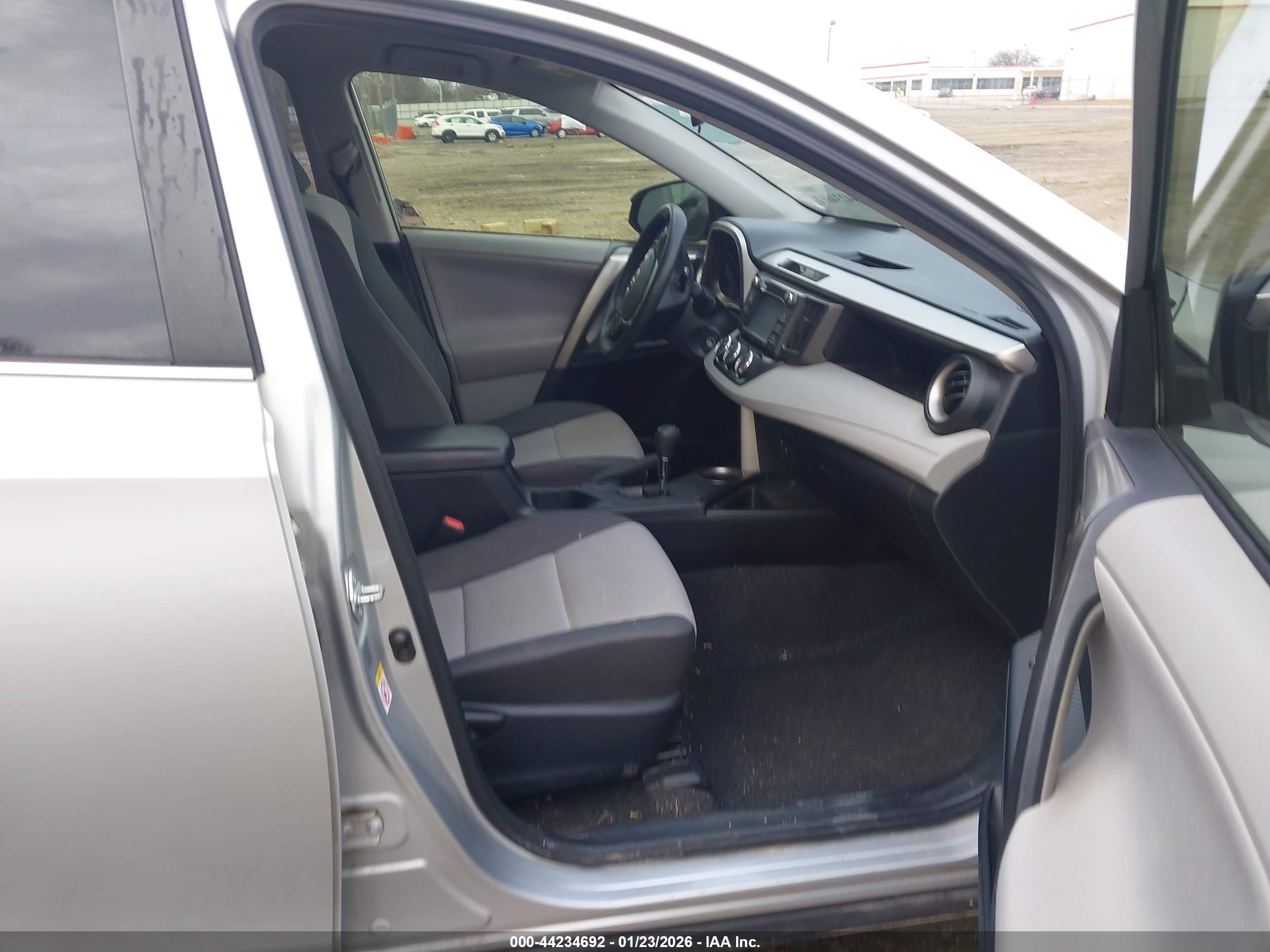 TOYOTA RAV4 image 5