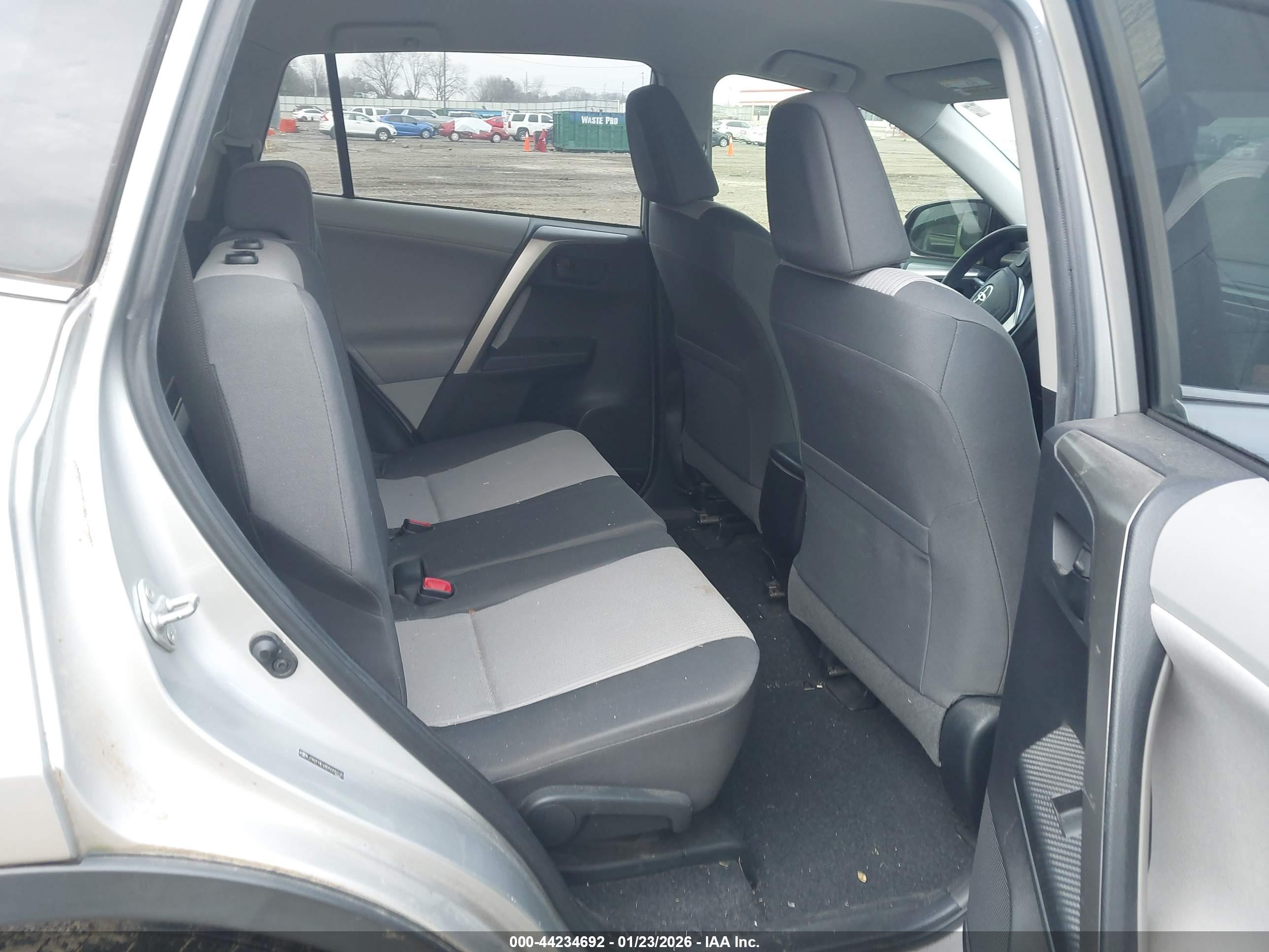 TOYOTA RAV4 image 8