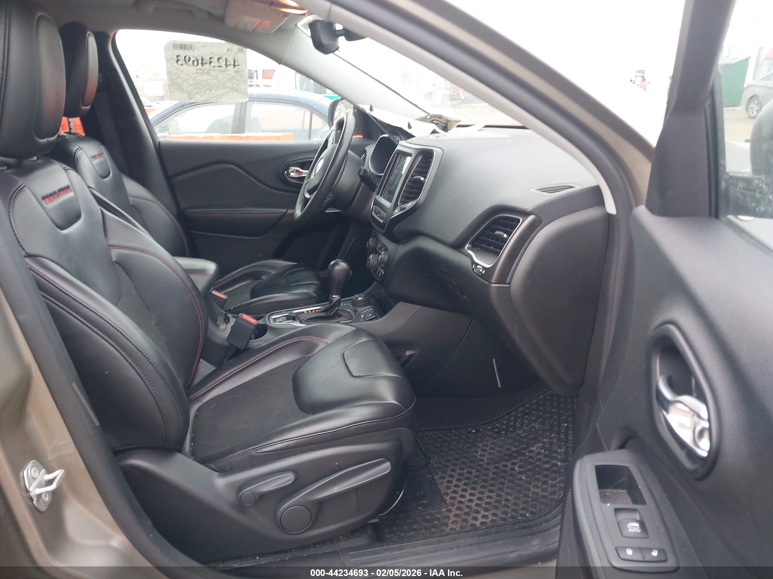 JEEP CHEROKEE image 5