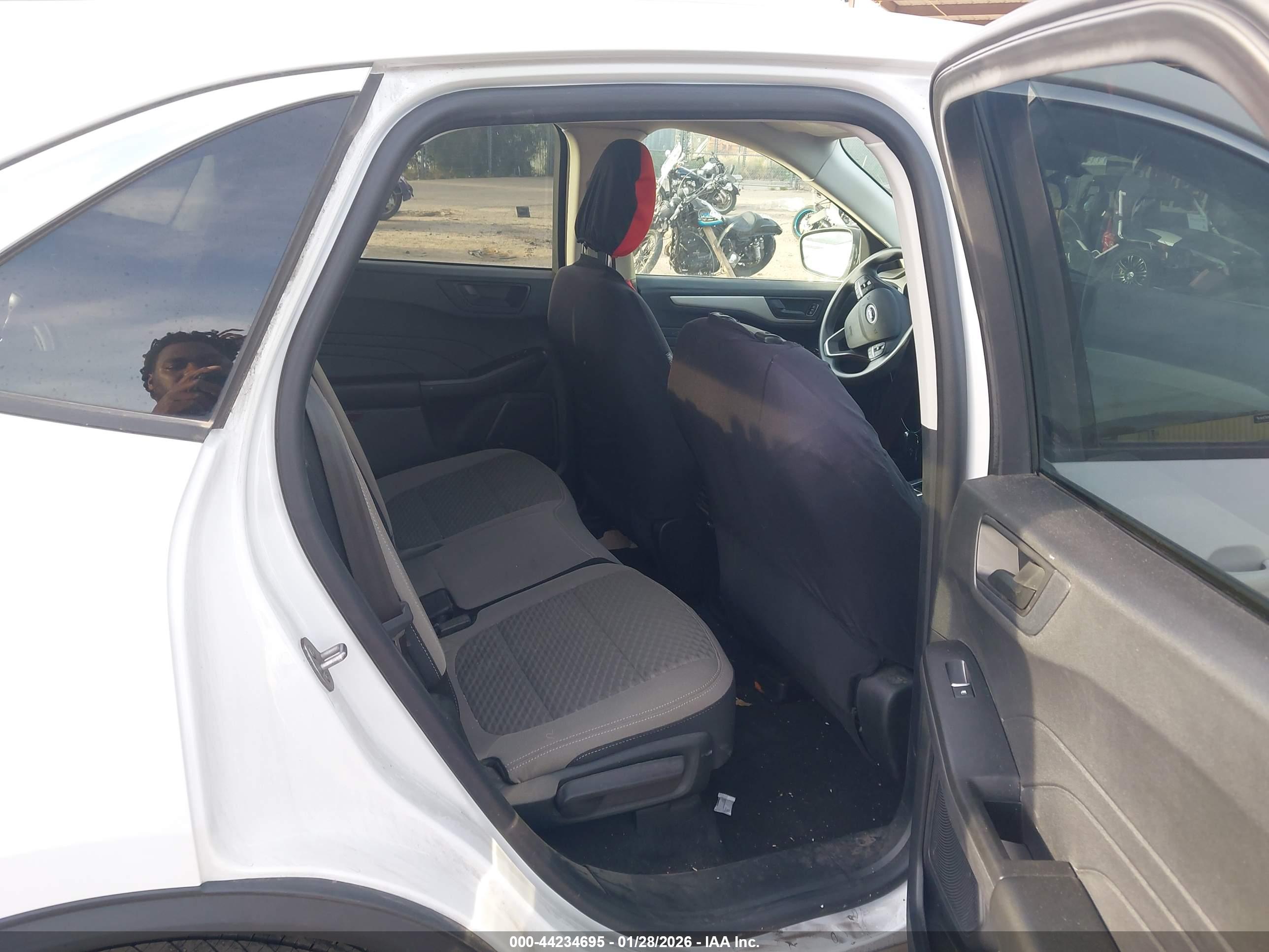 FORD ESCAPE image 8