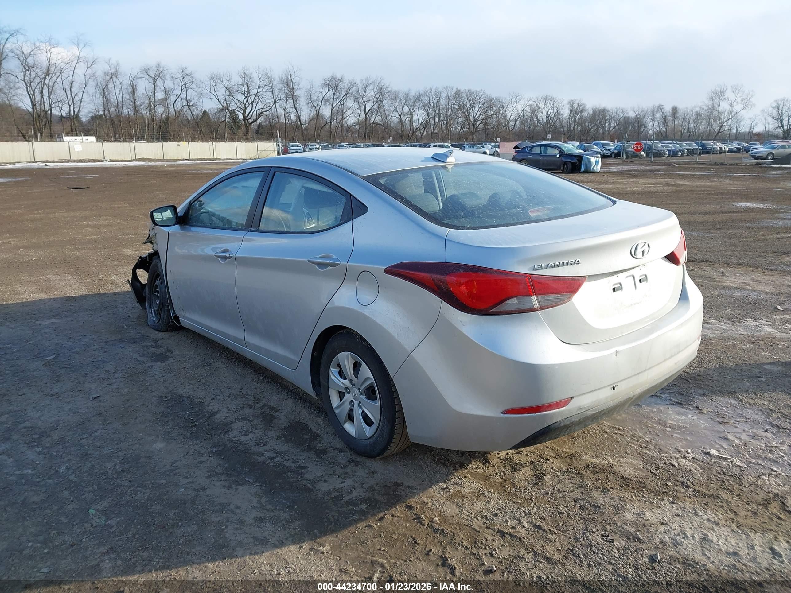 HYUNDAI ELANTRA image 3