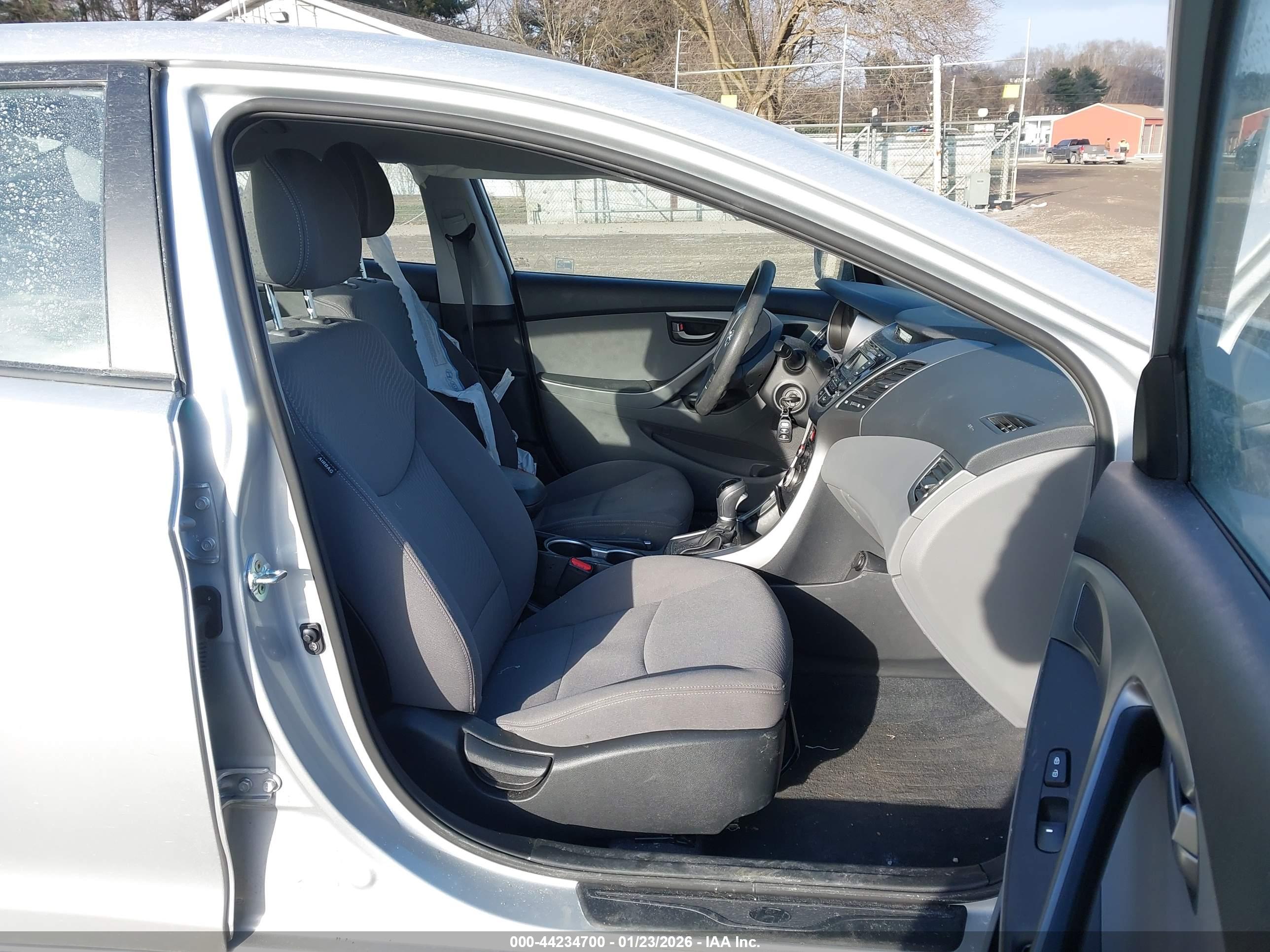 HYUNDAI ELANTRA image 5