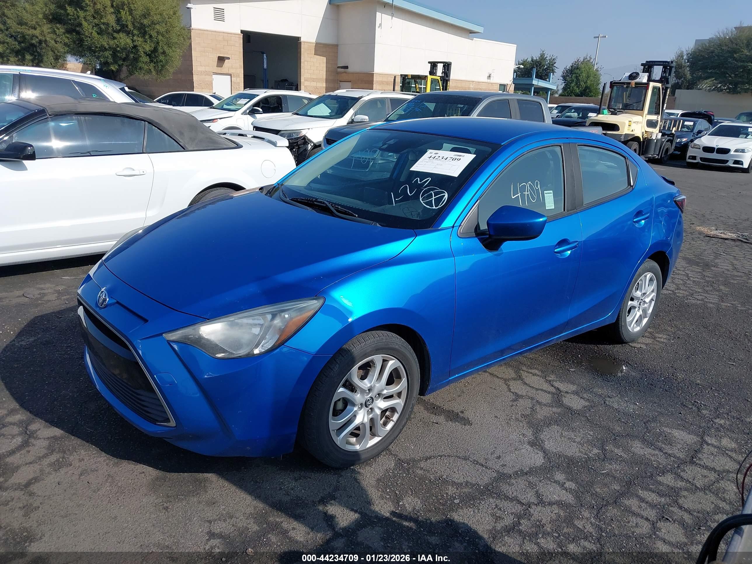 TOYOTA YARIS image 2