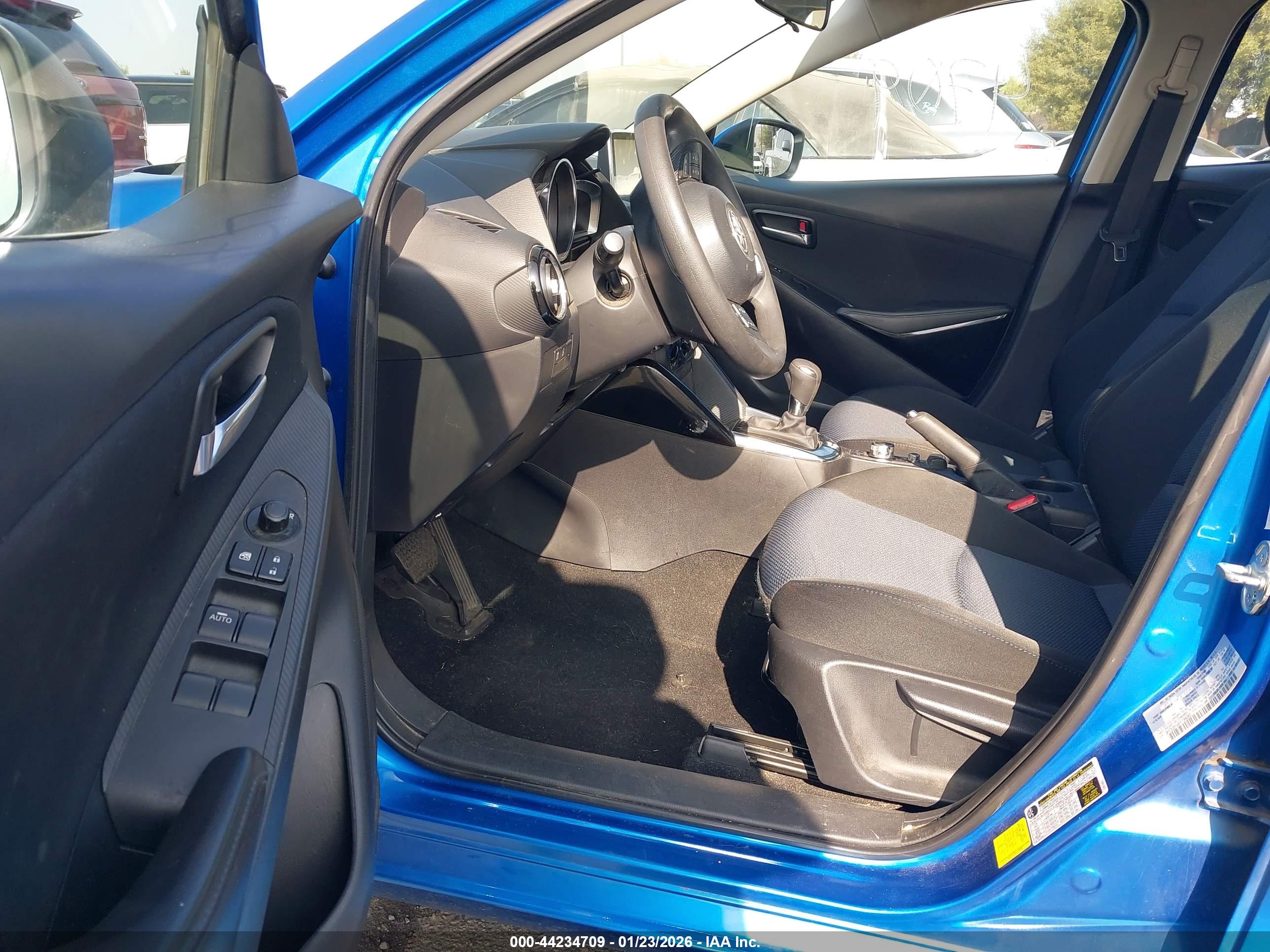 TOYOTA YARIS image 5