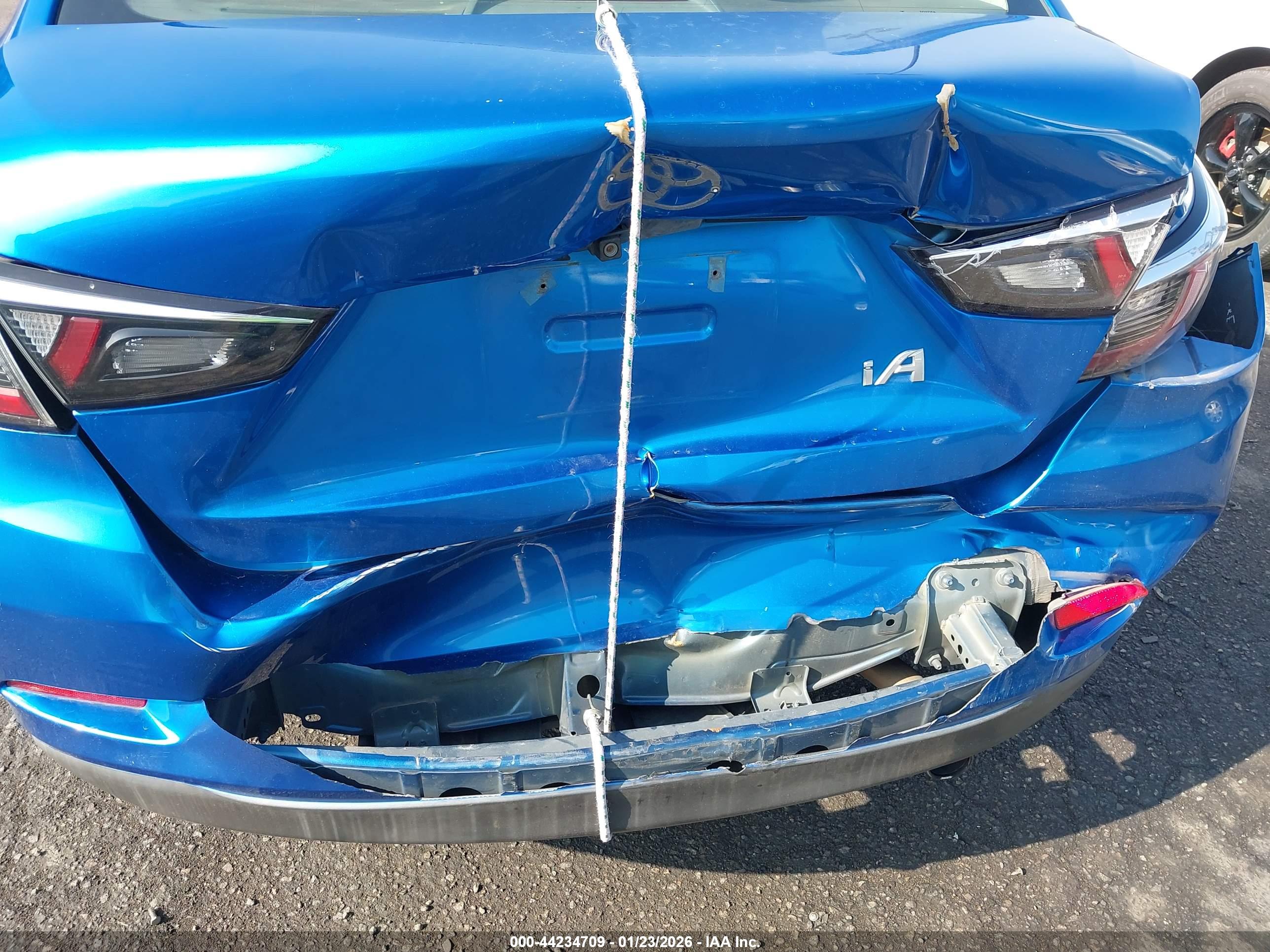TOYOTA YARIS image 6