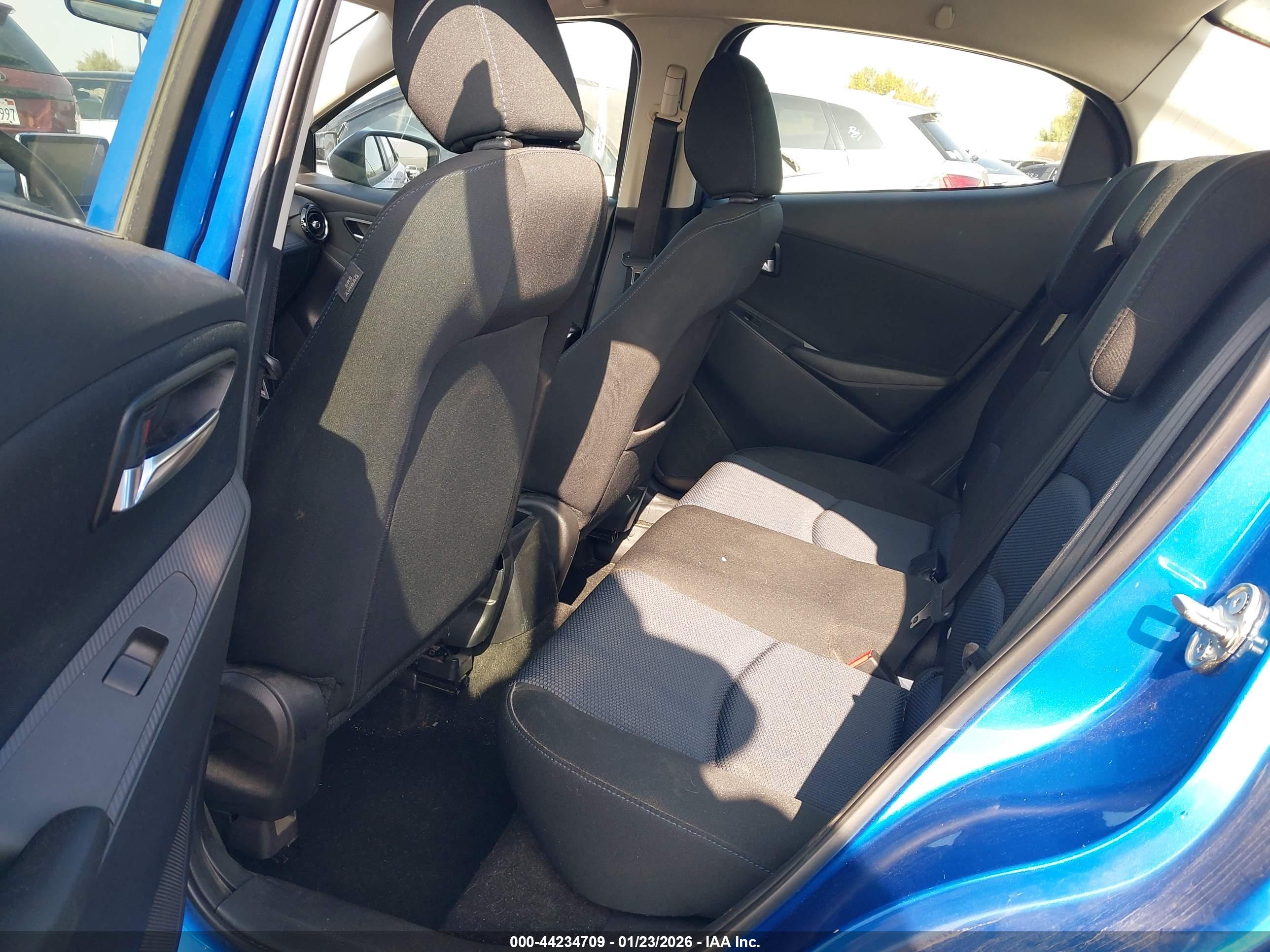 TOYOTA YARIS image 8