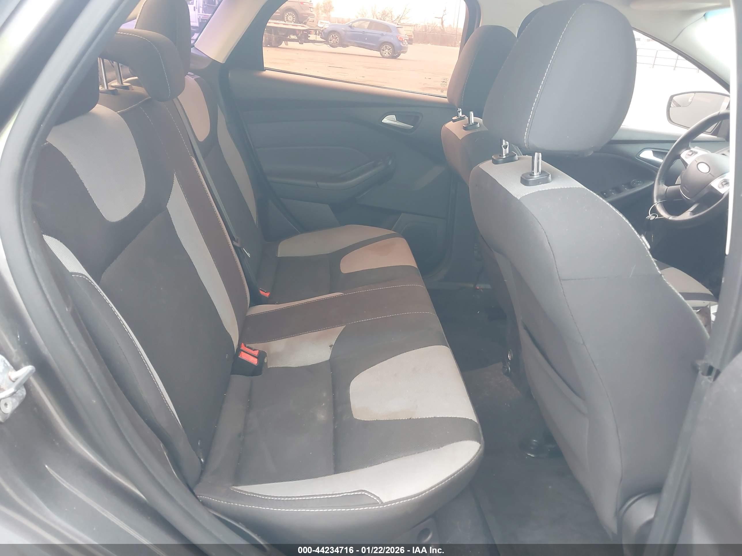 FORD FOCUS image 8