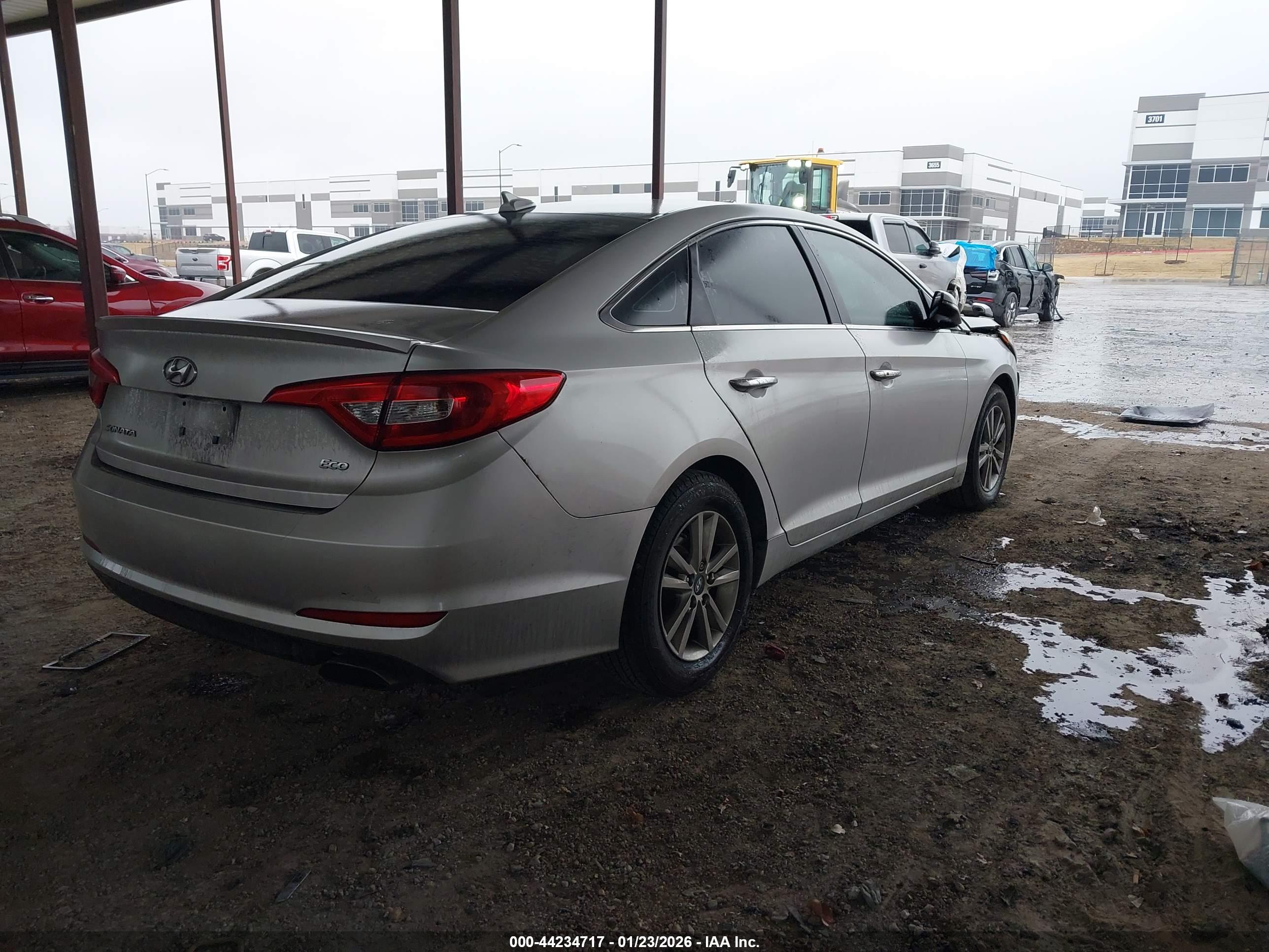 HYUNDAI SONATA image 4