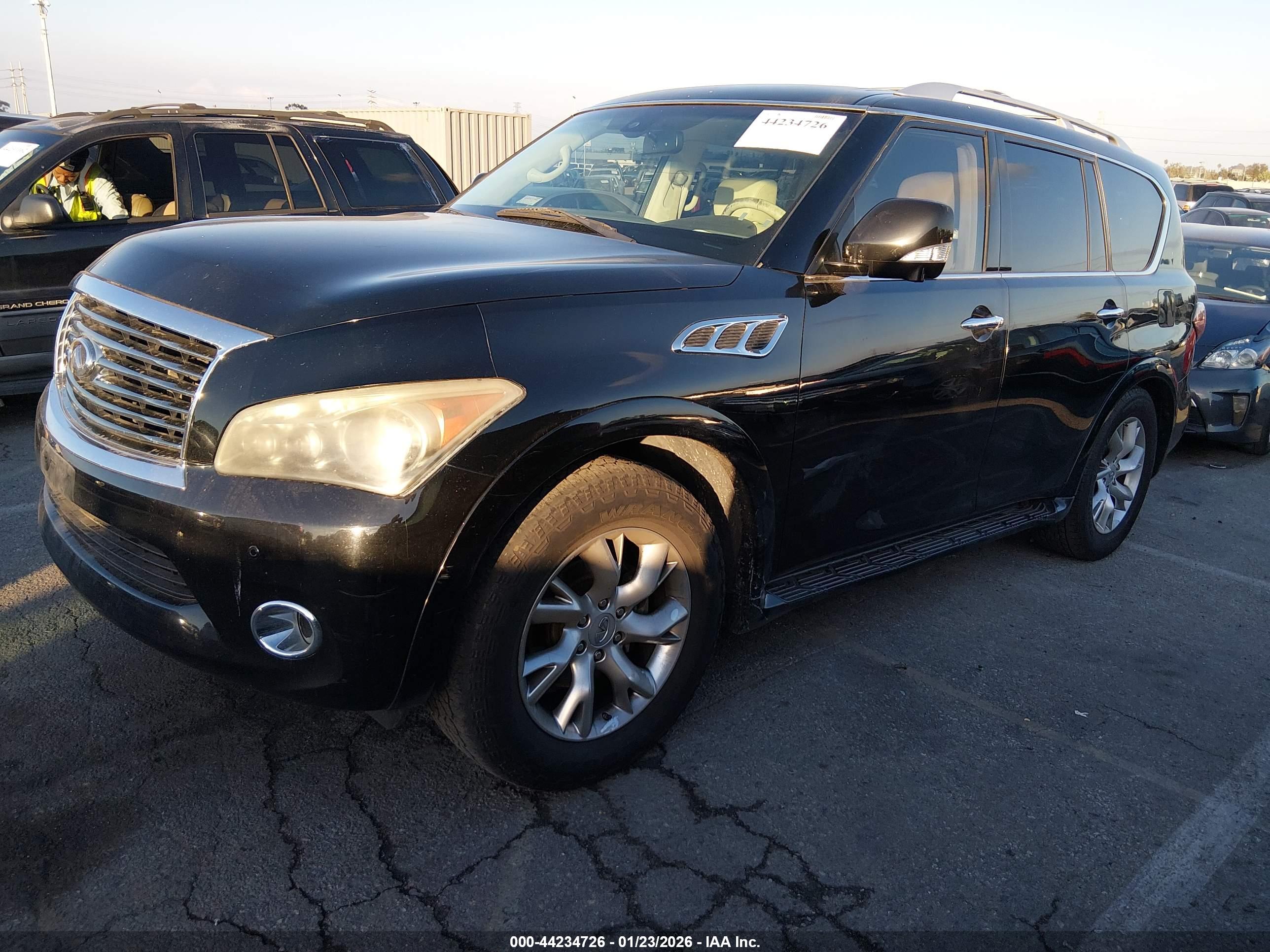 INFINITI QX56 image 2
