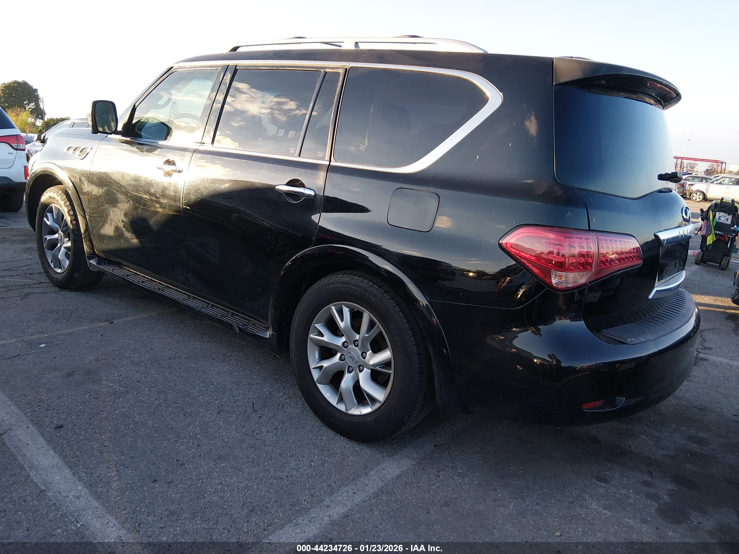 INFINITI QX56 image 3