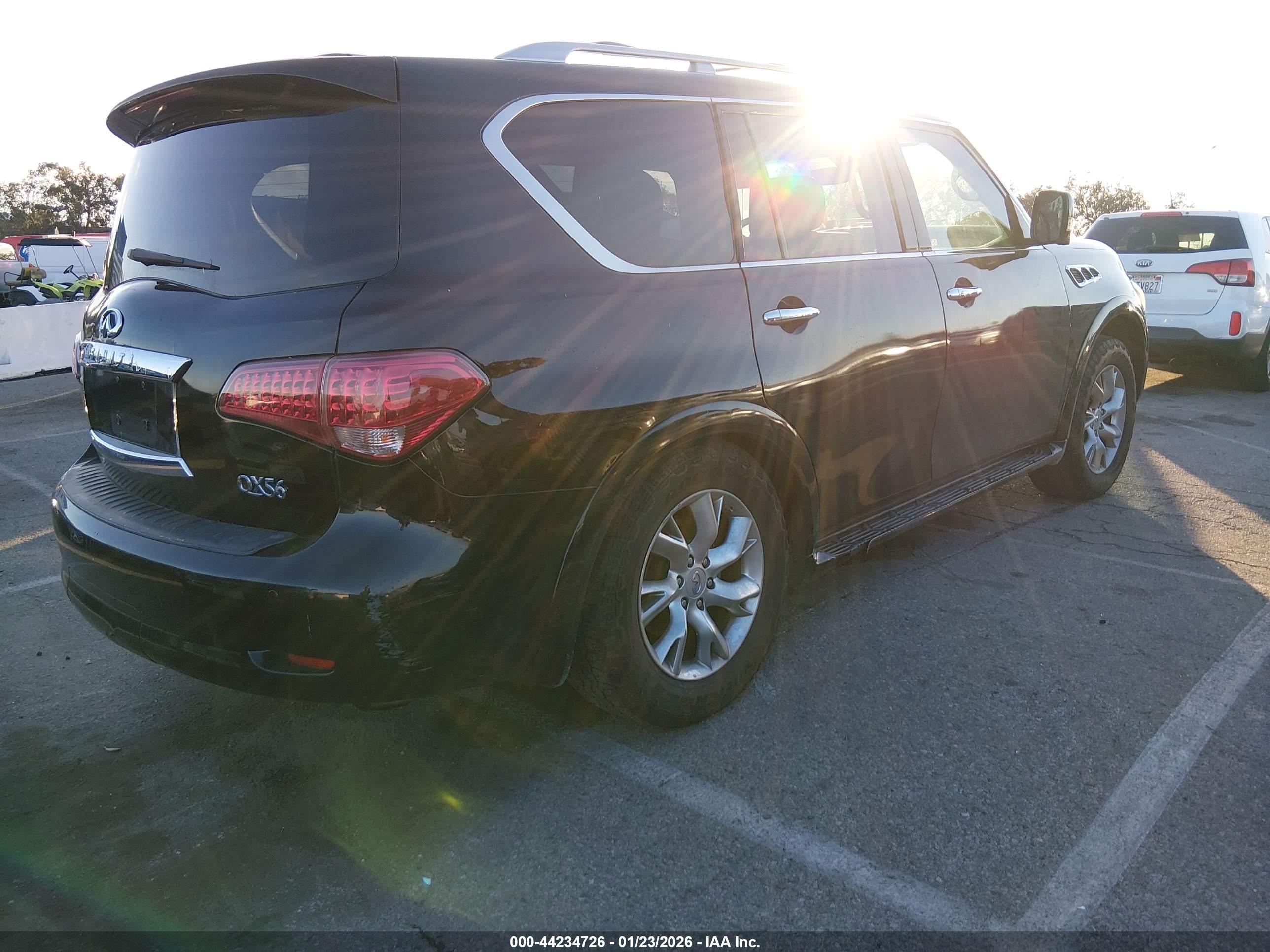 INFINITI QX56 image 4