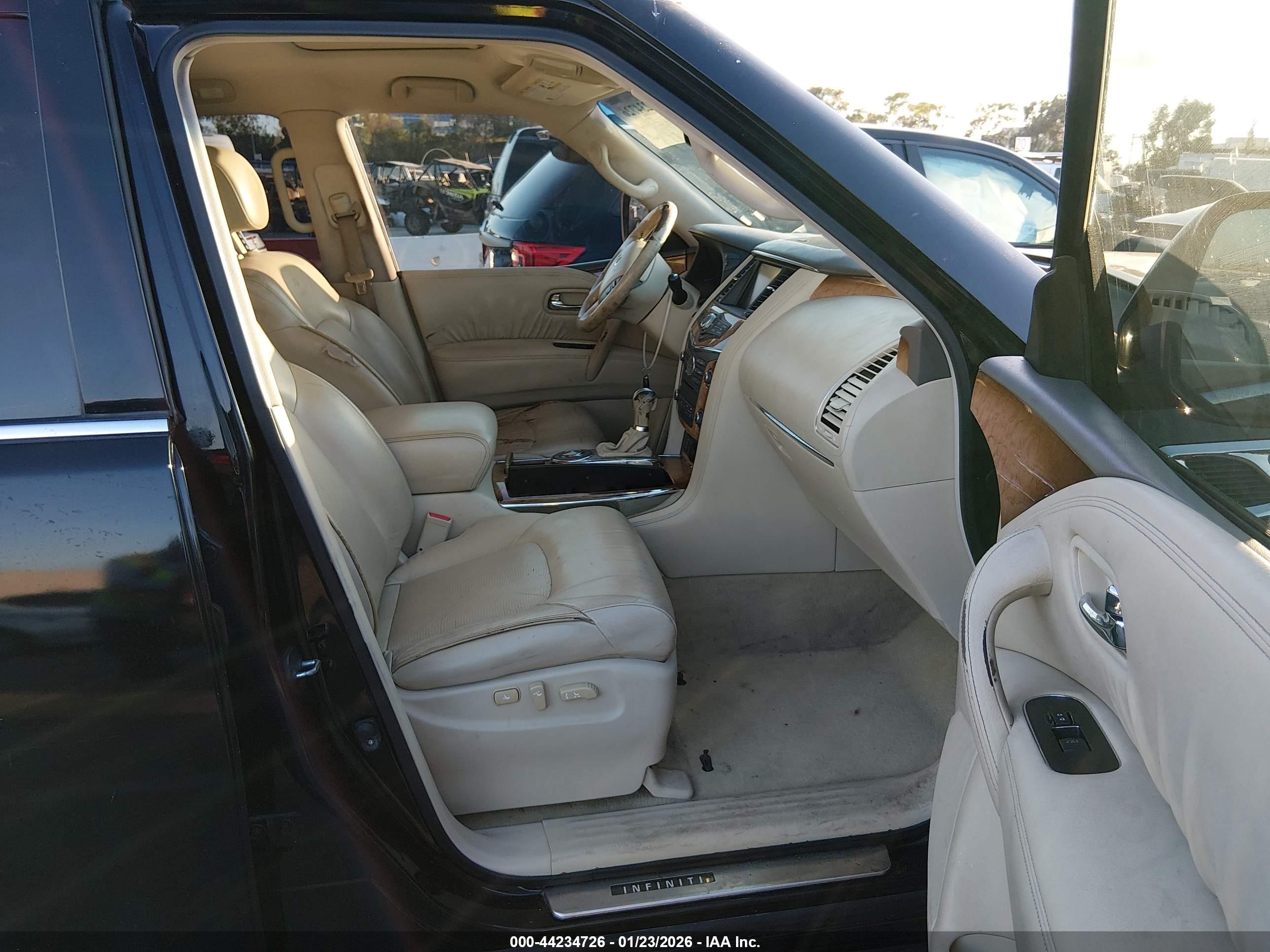 INFINITI QX56 image 5