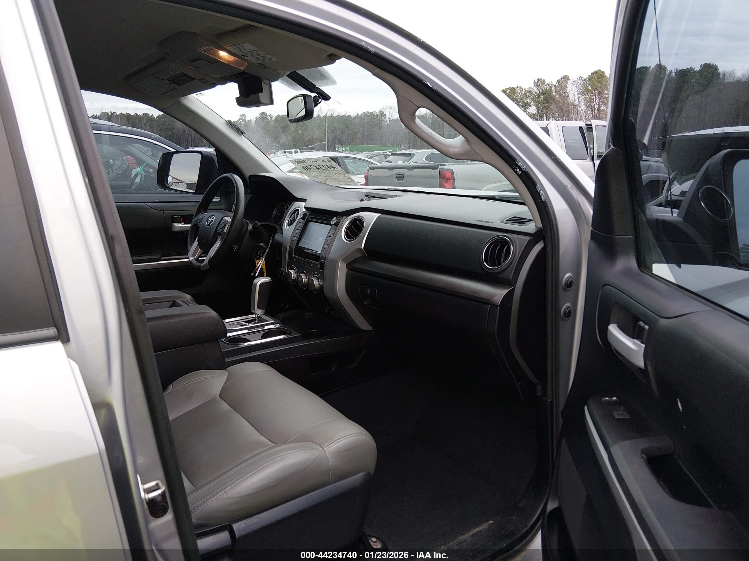 TOYOTA TUNDRA image 5