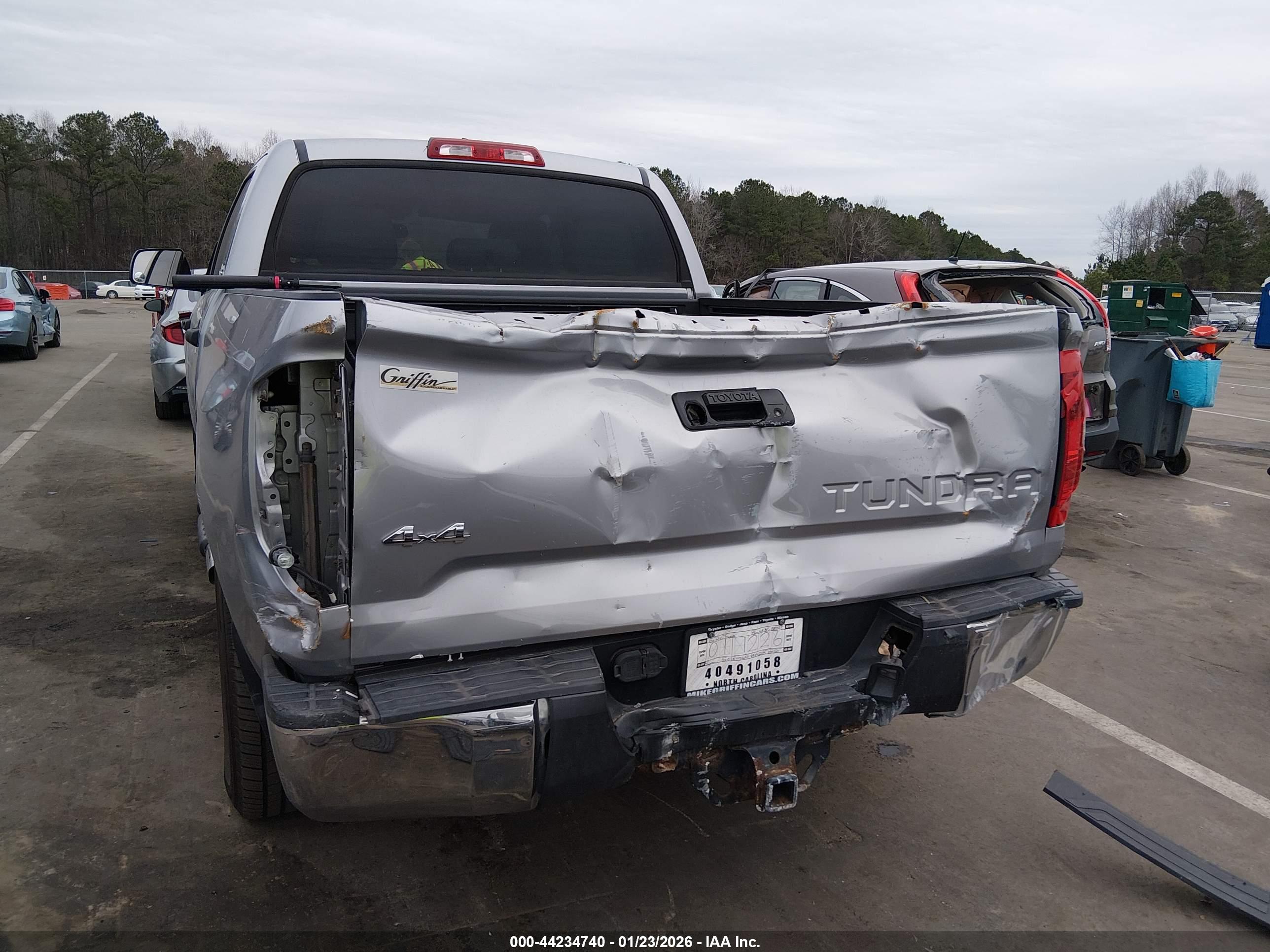 TOYOTA TUNDRA image 6